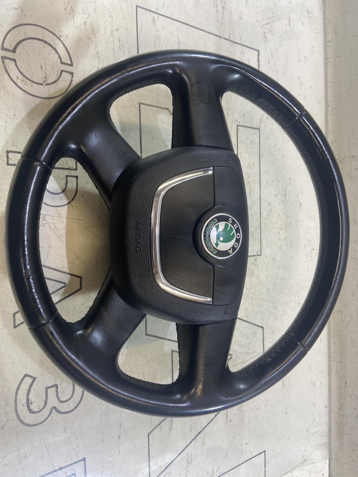 Pулевое колесо (кожа) 3T0419091G Skoda Octavia II рест