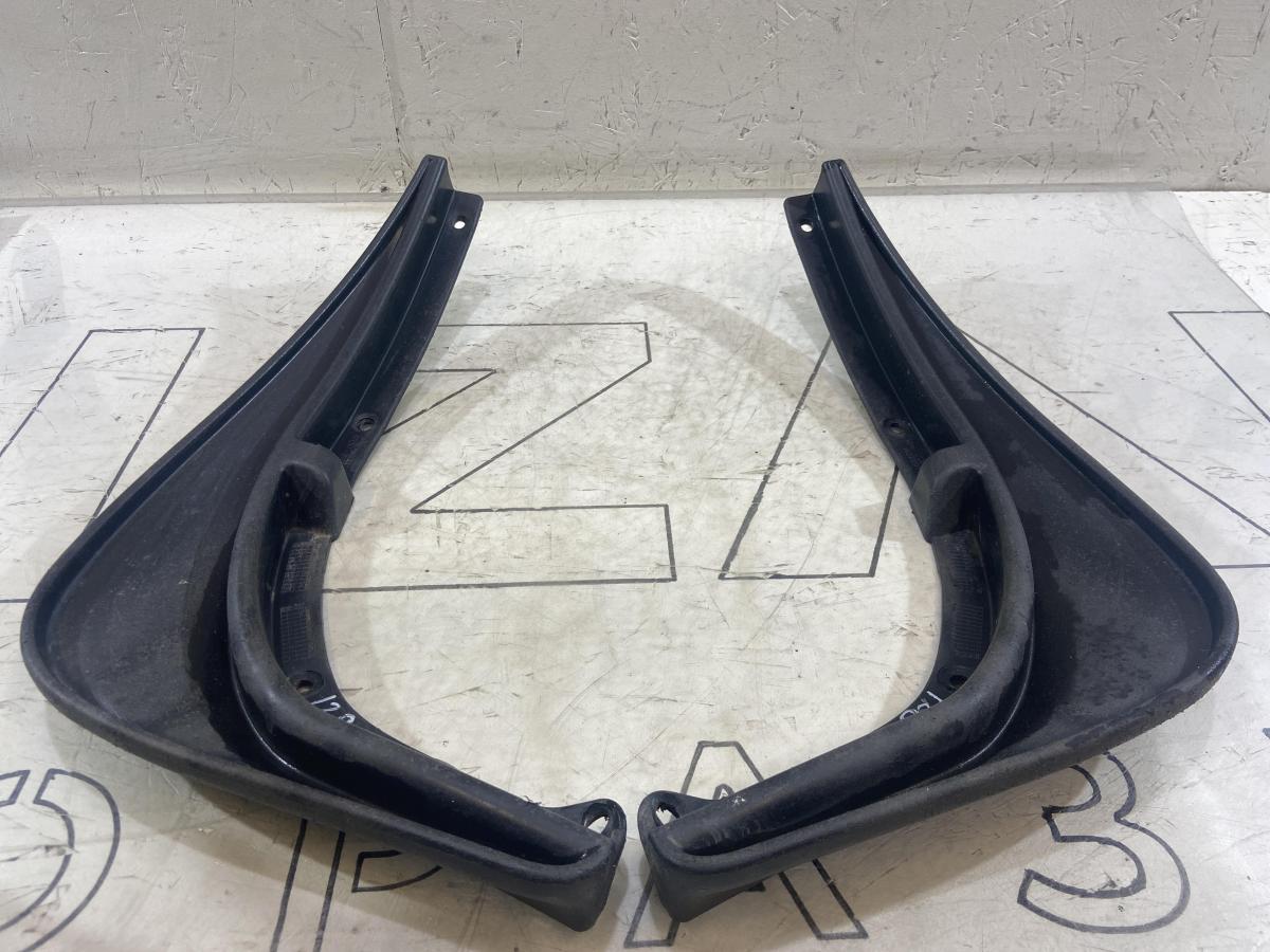 Брызговик задний правый/левый 1Z0821822A Skoda Octavia II рест