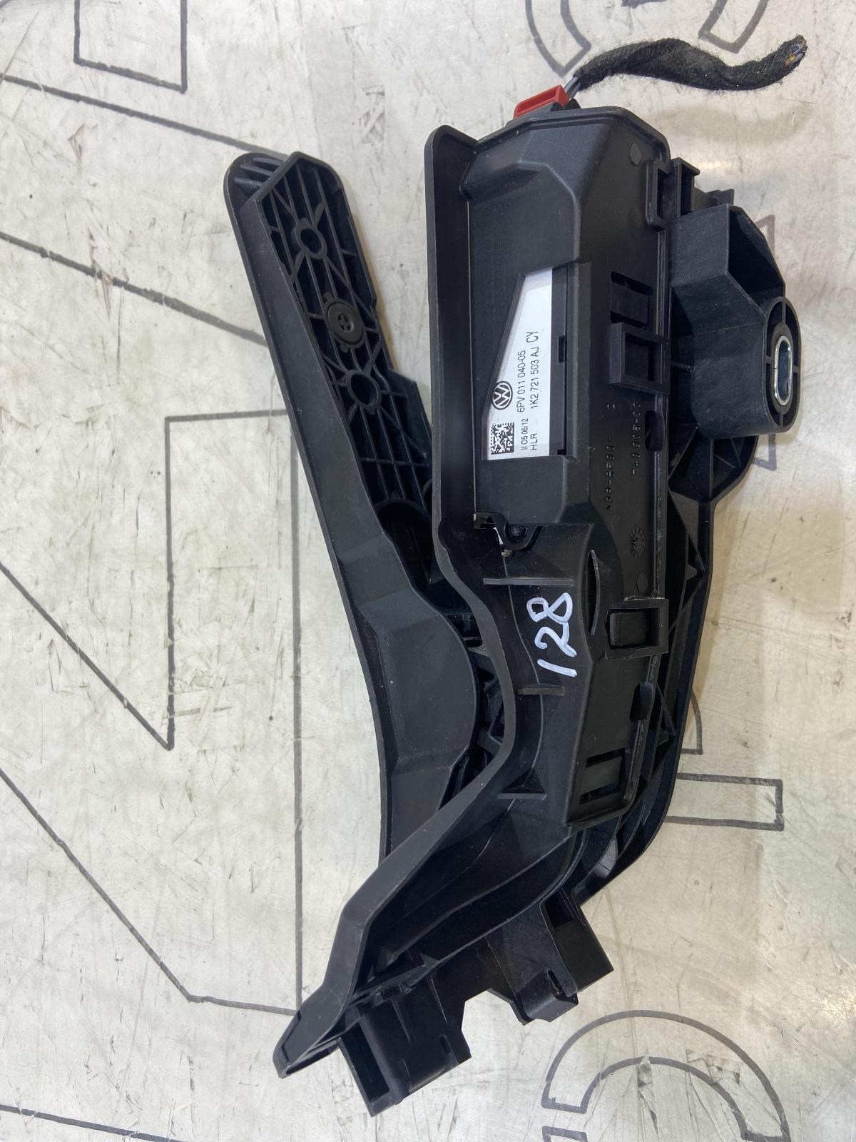 Педаль акселератора сэлектронным модулем 1K2721503AJ Skoda Octavia II рест