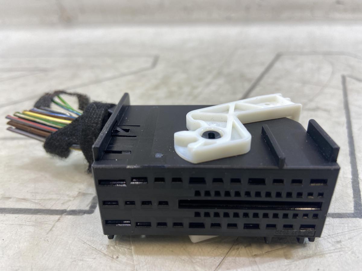 Корпус плоского разъёма с фиксатором контактов 1K0937702D Skoda Octavia II рест