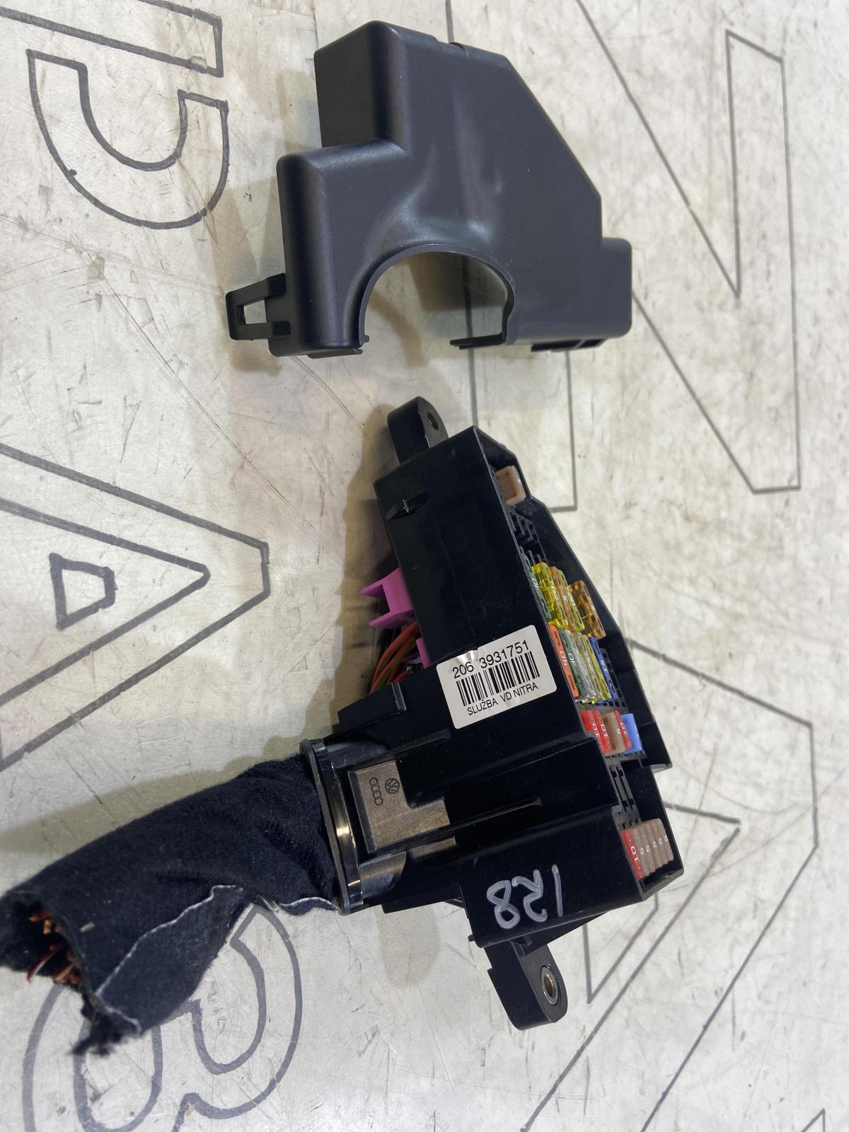 Блок предохранителей 1K2941824 Skoda Octavia II рест