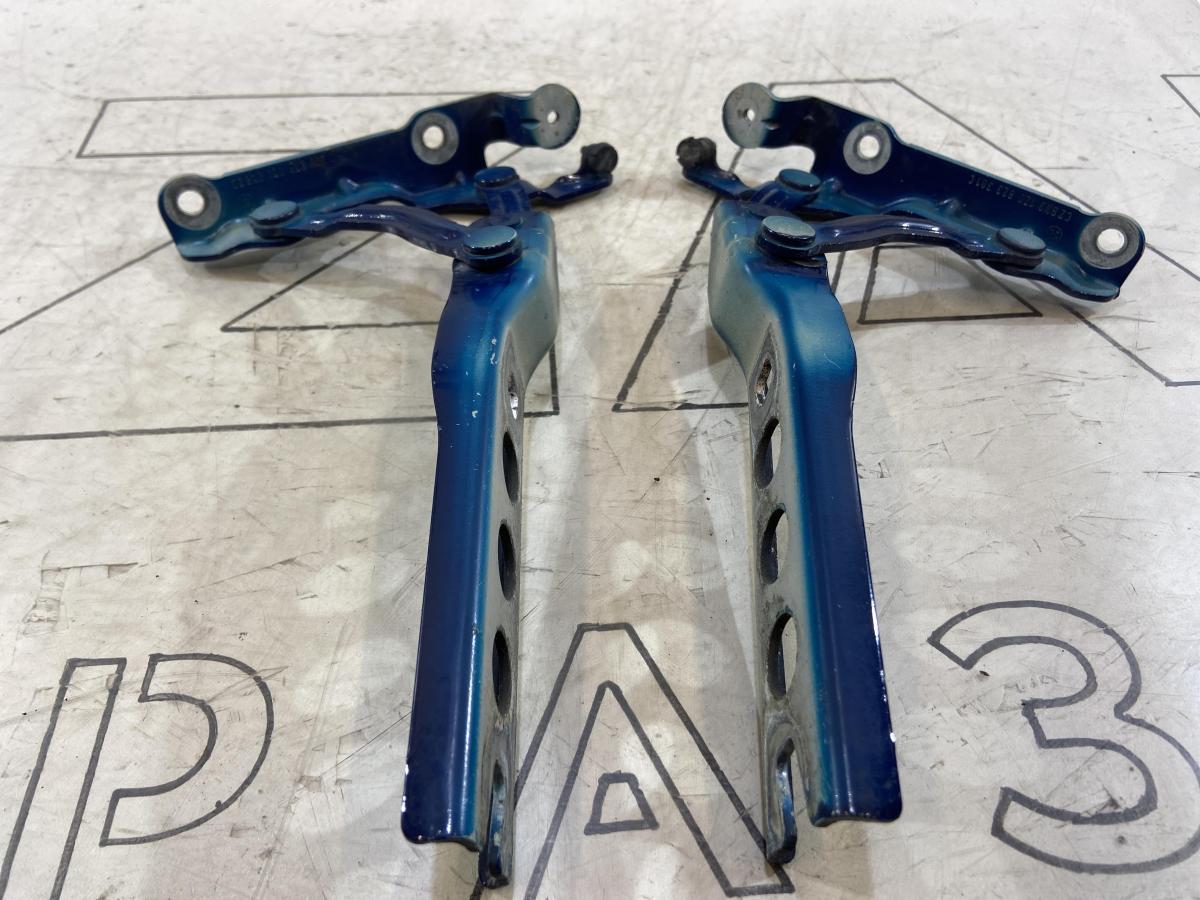 Петля капота левая/правая 1Z0823301C Skoda Octavia II рест