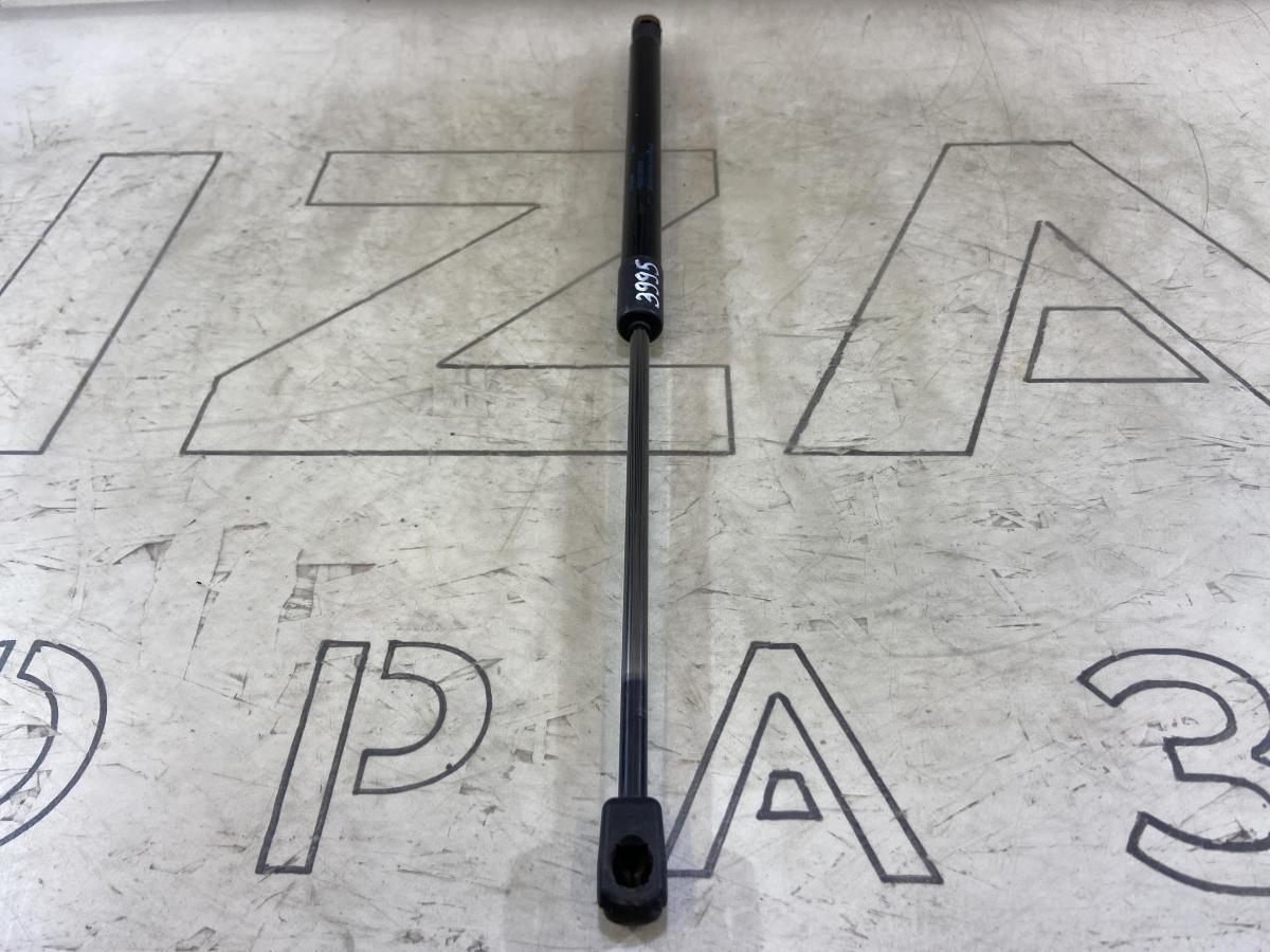 Амортизатор крышки багажника 1Z982755001S Skoda Octavia II рест