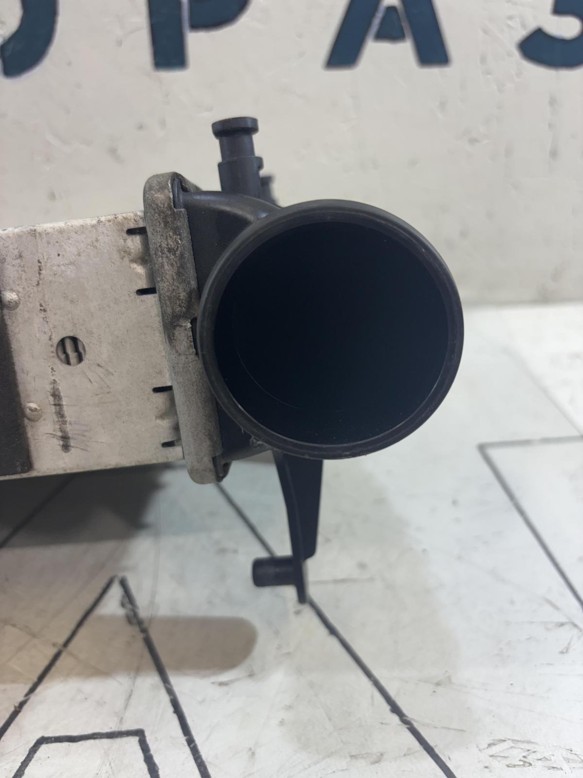 Интеркулер 8E0145806M Audi A4 B6