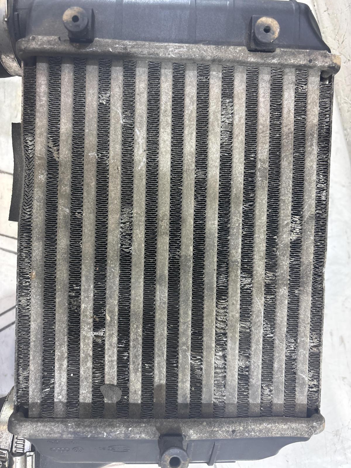 Интеркулер 8E0145805Q Audi A4 B6