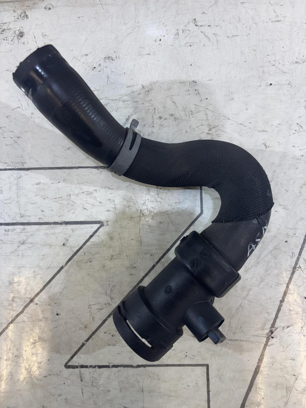 Шланг системы охлаждения 8E0121049G Audi A4 B6