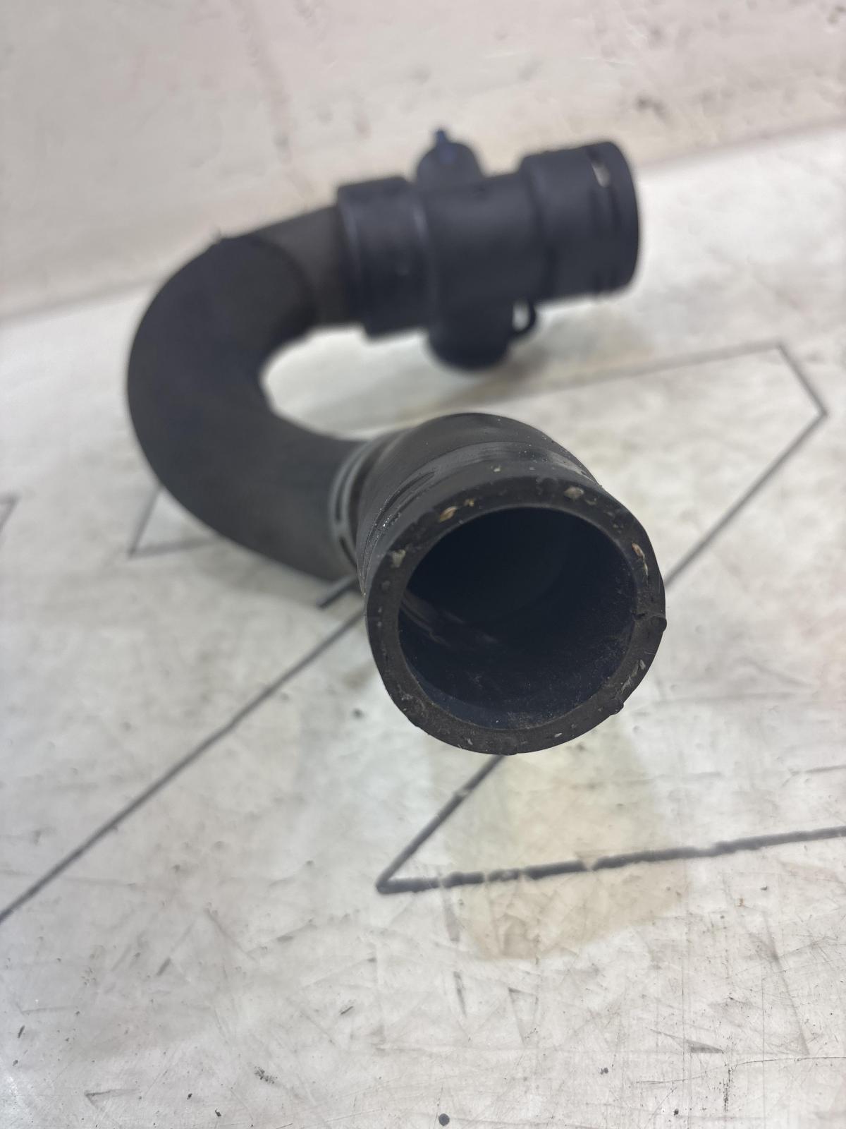 Шланг системы охлаждения 8E0121049G Audi A4 B6