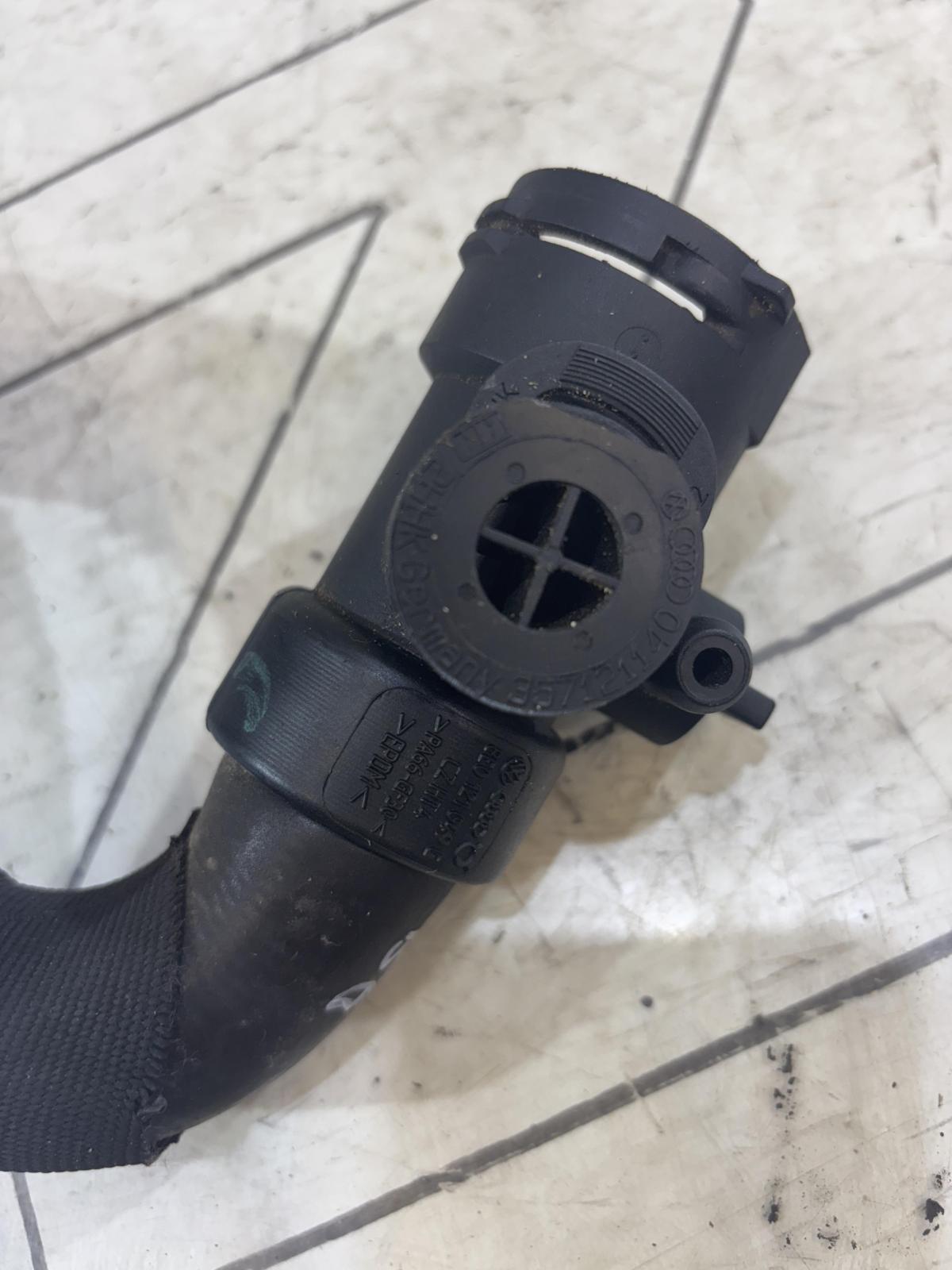 Шланг системы охлаждения 8E0121049G Audi A4 B6