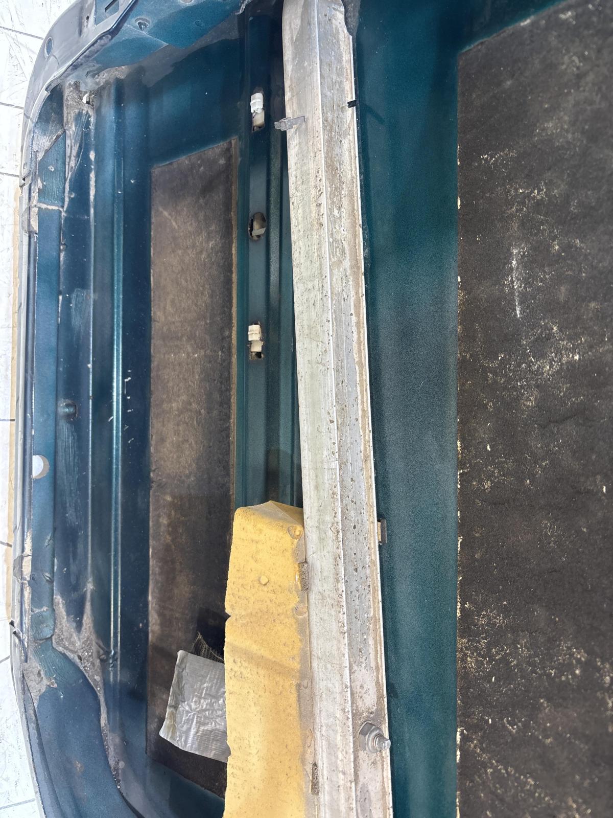 Дверь задняя правая 4A0833051B Audi A6 C4