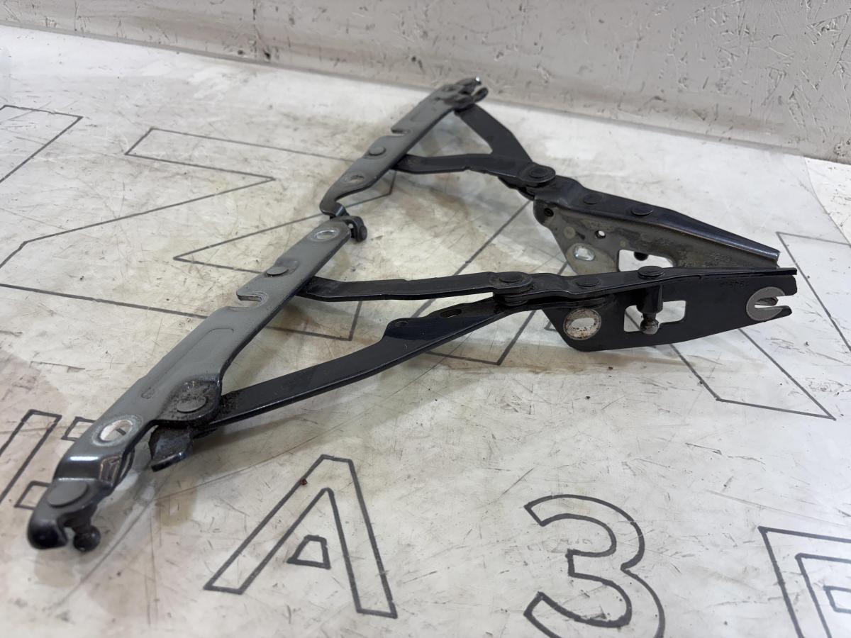 Петли крышки багажника левая правая 4F5827301D, 4F5827302D