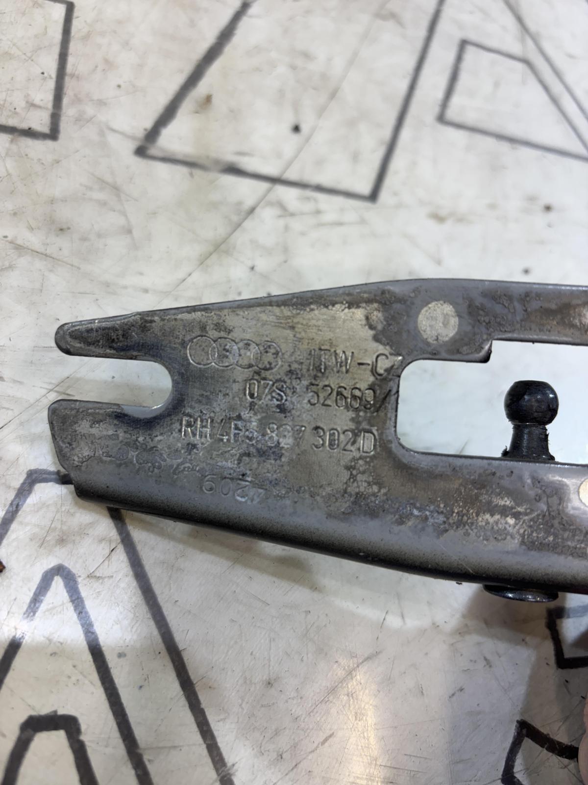 Петли крышки багажника левая правая 4F5827301D, 4F5827302D