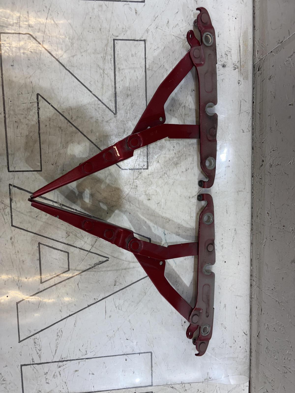 Петли крышки багажника левая правая 4F5827302D, 4F5827301D