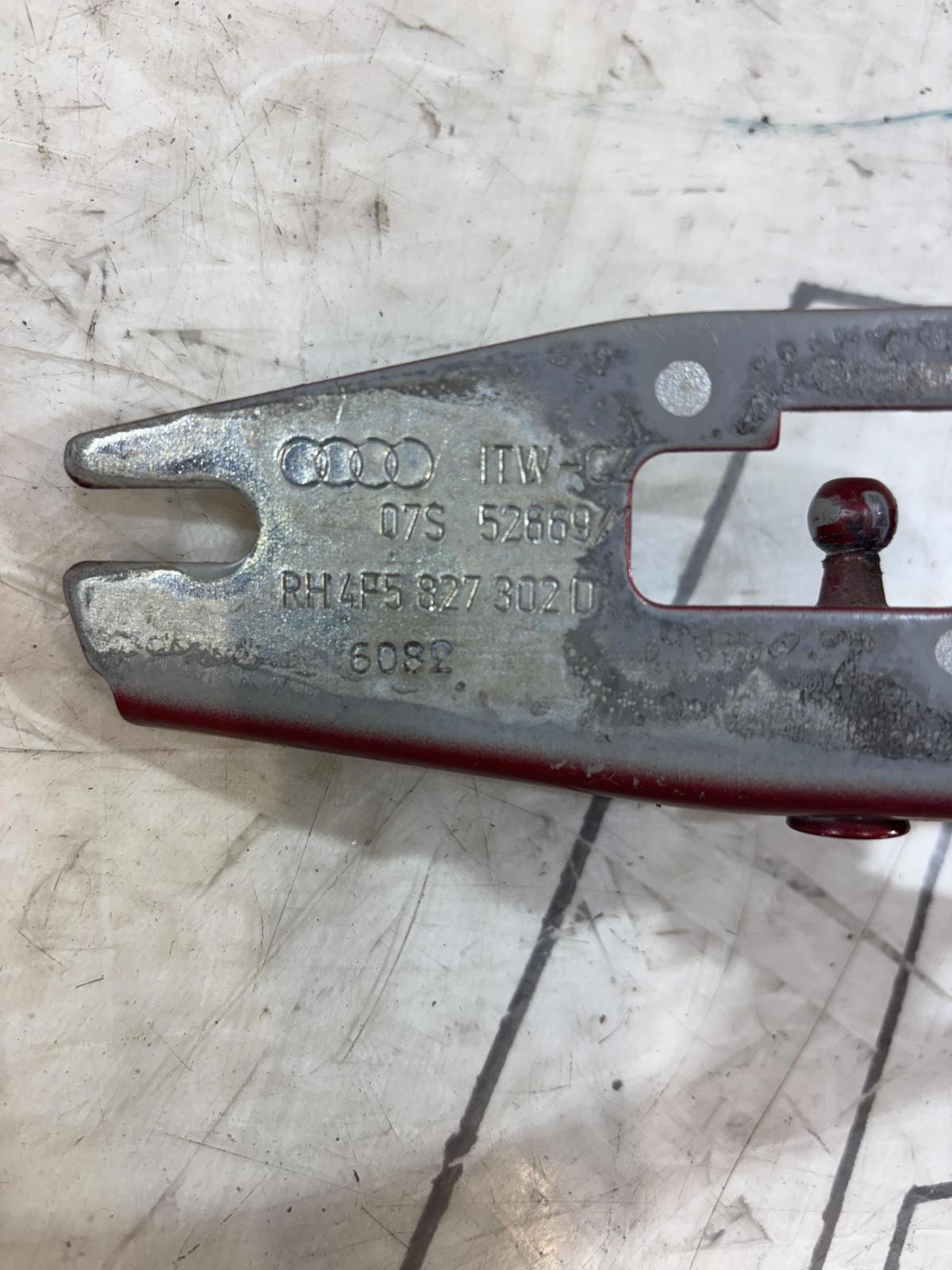 Петли крышки багажника левая правая 4F5827302D, 4F5827301D