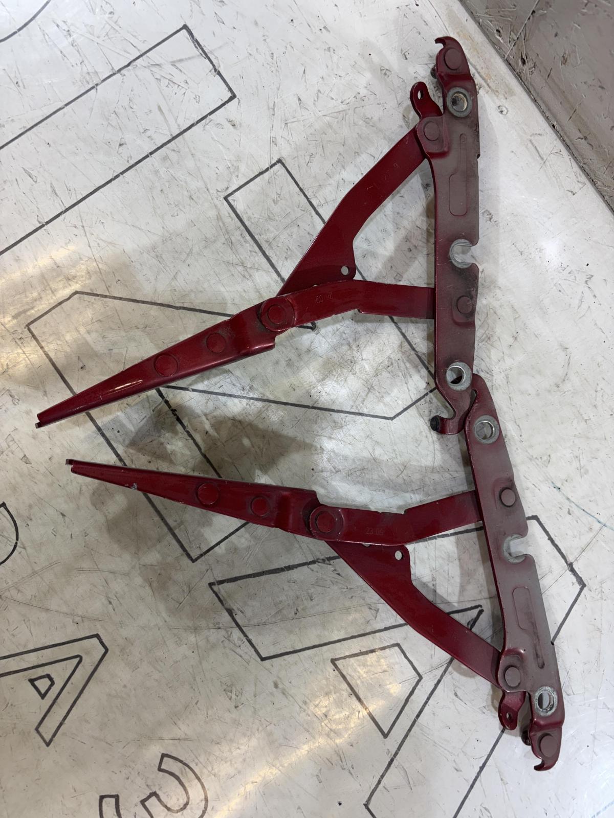 Петли крышки багажника левая правая 4F5827302D, 4F5827301D