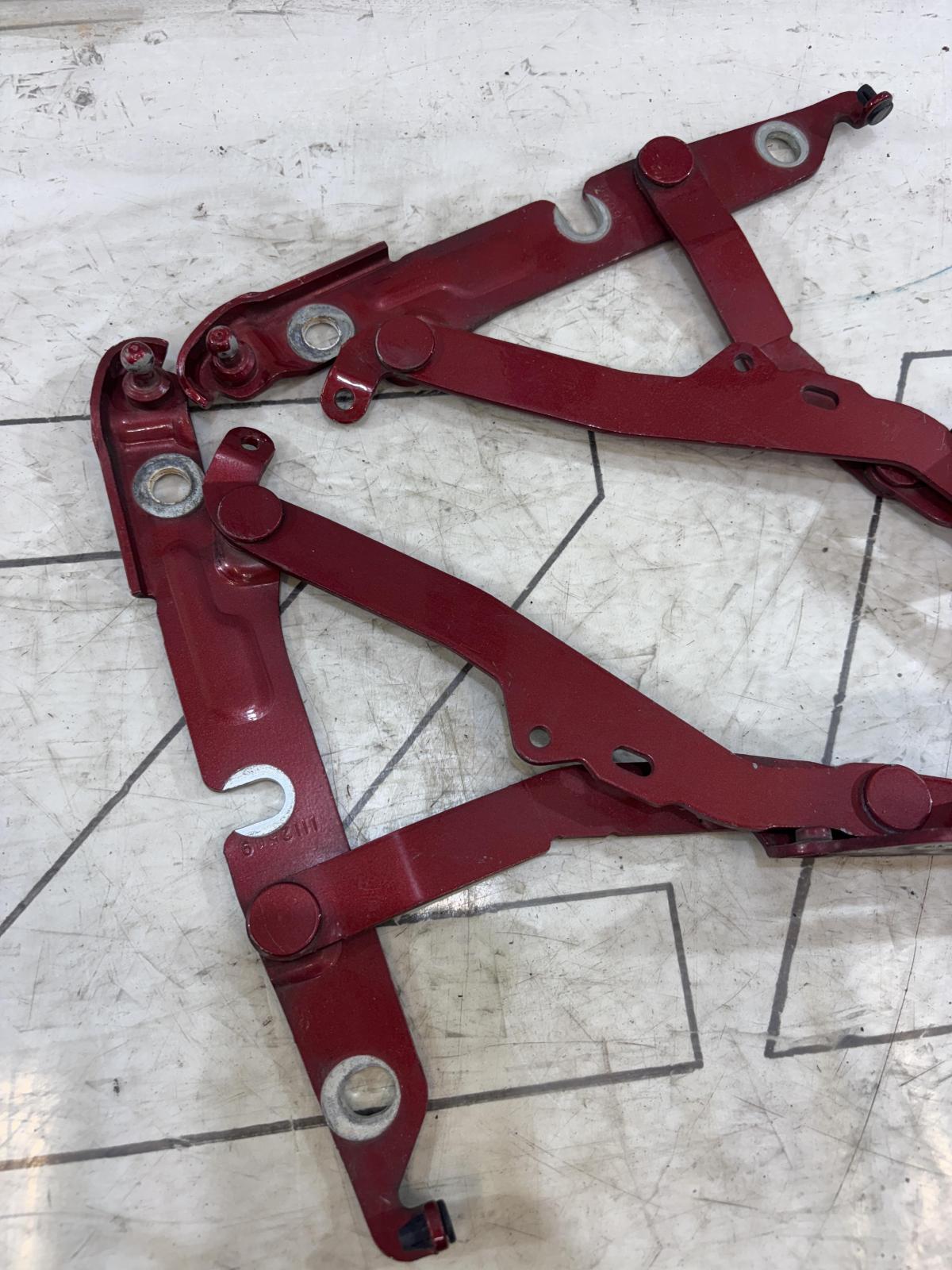 Петли крышки багажника левая правая 4F5827302D, 4F5827301D