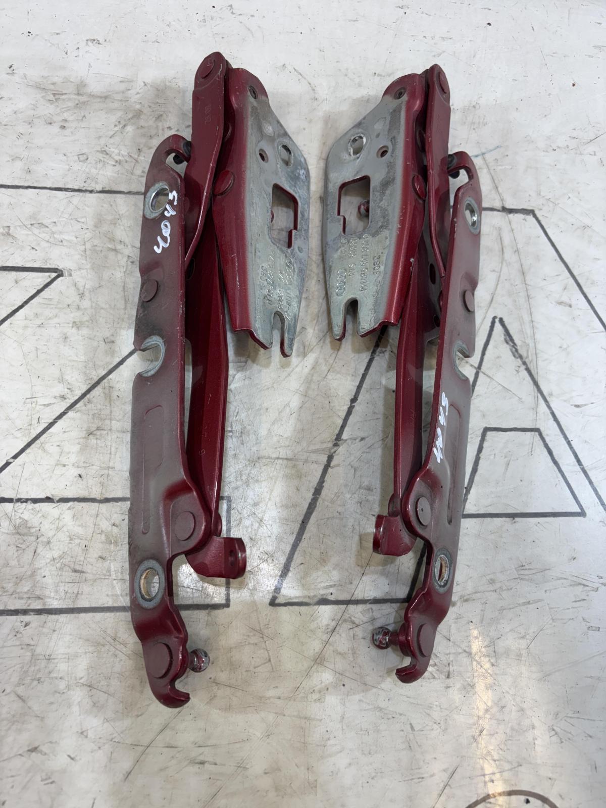 Петли крышки багажника левая правая 4F5827302D, 4F5827301D