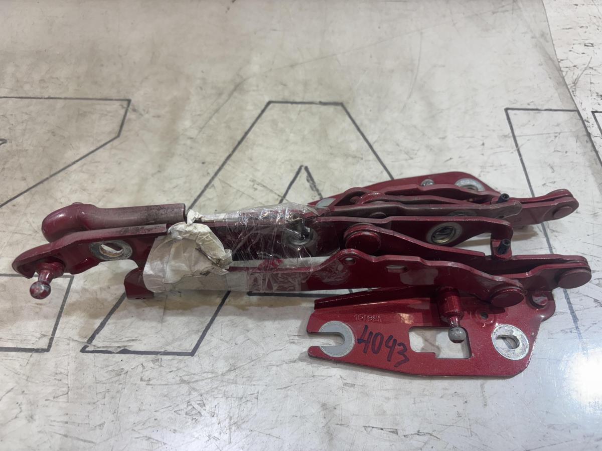 Петли крышки багажника левая правая 4F5827302D, 4F5827301D