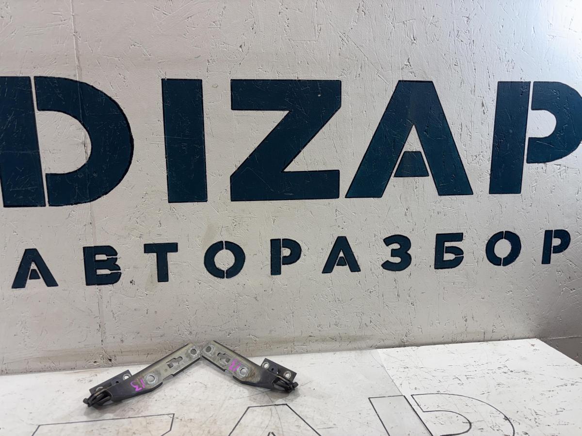 Петли капота левая правая 8E0823302E, 8E0823301E