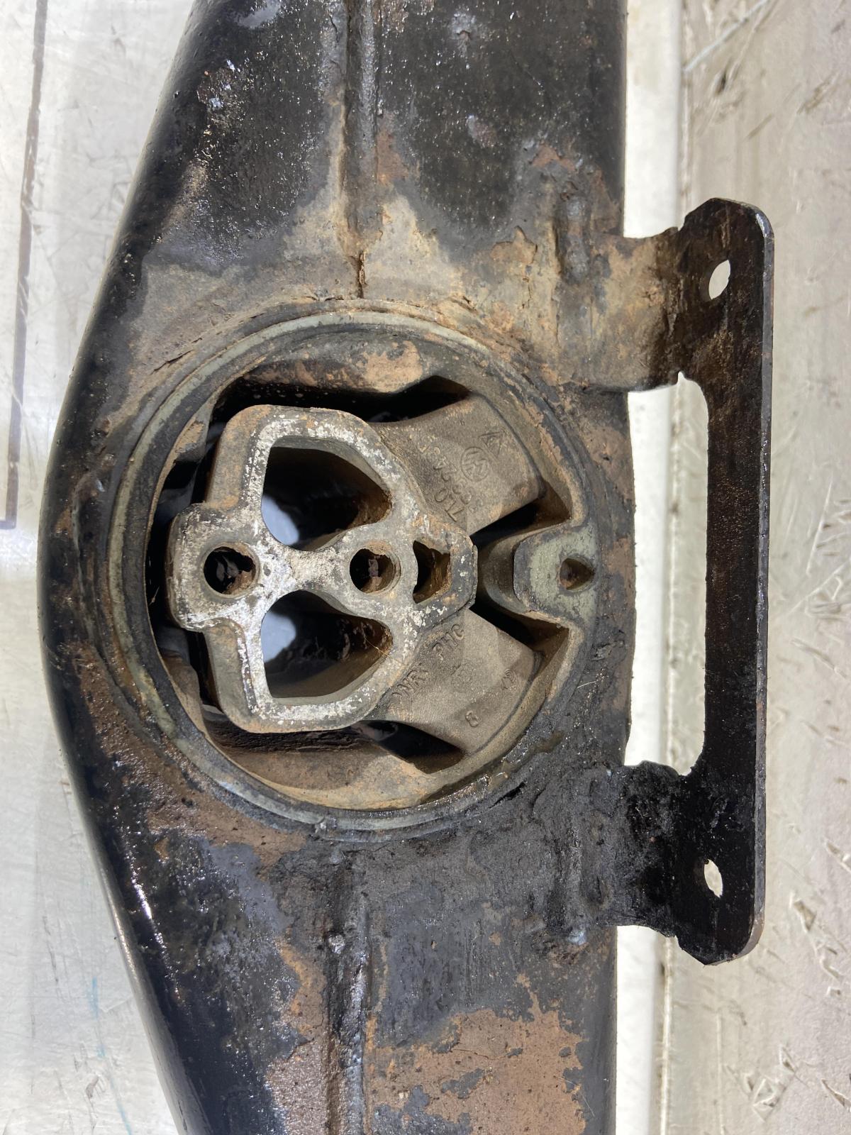 Кронштейн КПП 7L6399227C Volkswagen Touareg I