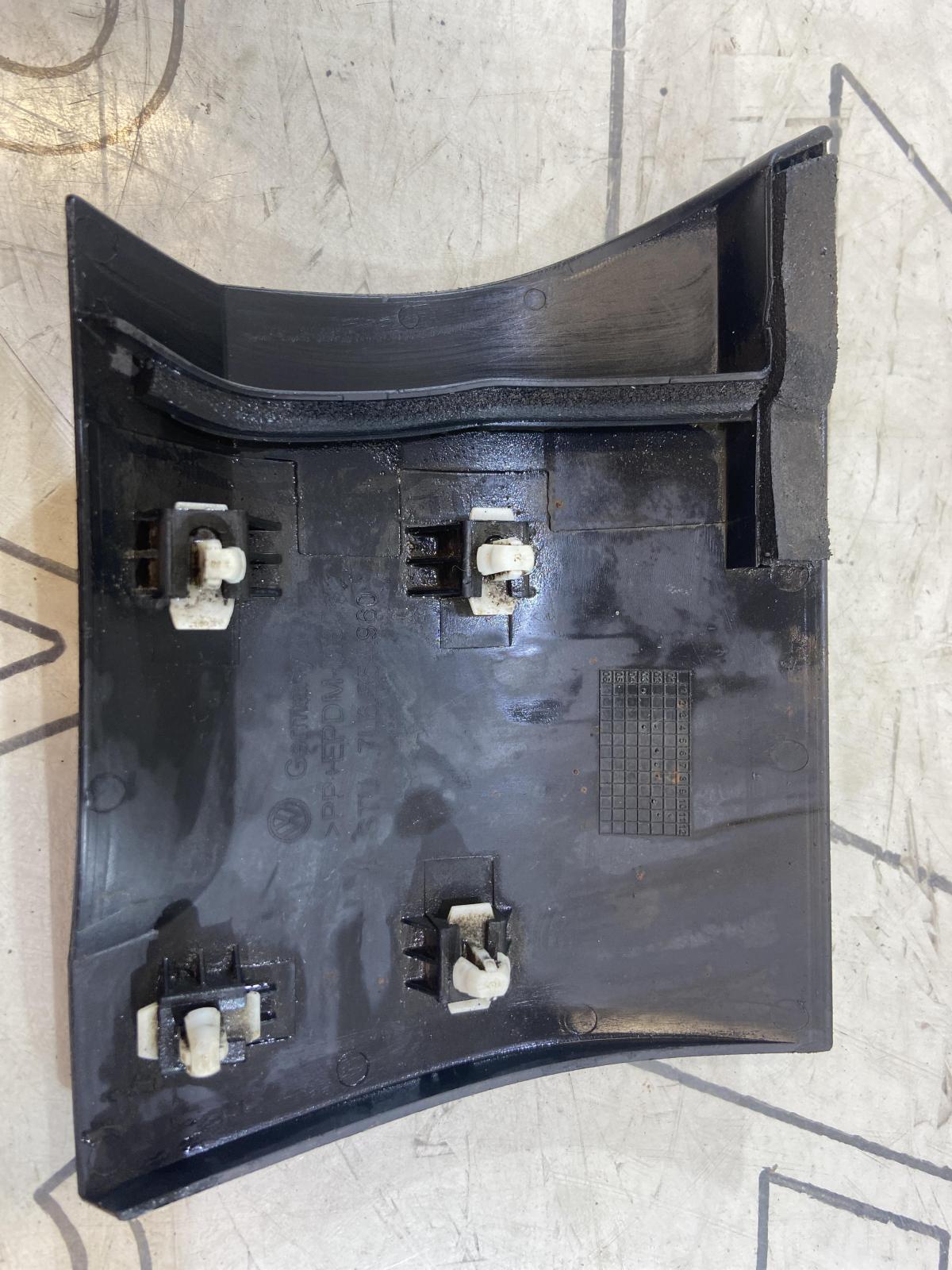 Накладка (молдинг) переднего правого крыла 7L6854960 Volkswagen Touareg I