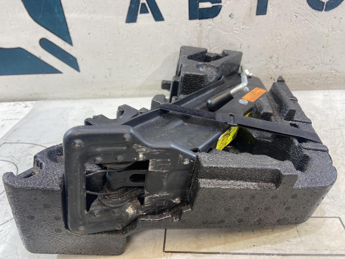 Домкрат 7L0011031B Volkswagen Touareg I