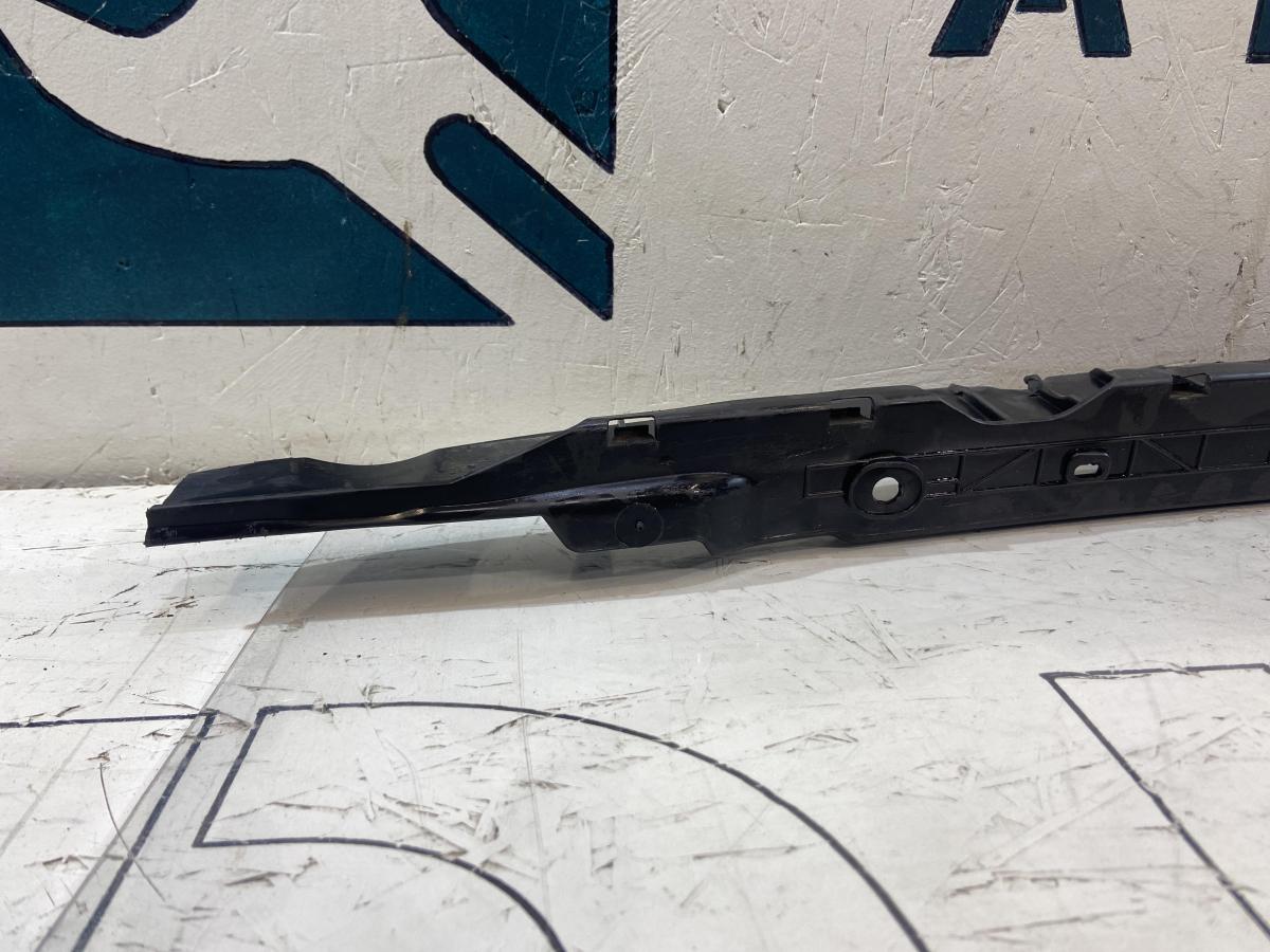 Направляющая заднего бампера 7L6807863B Volkswagen Touareg I