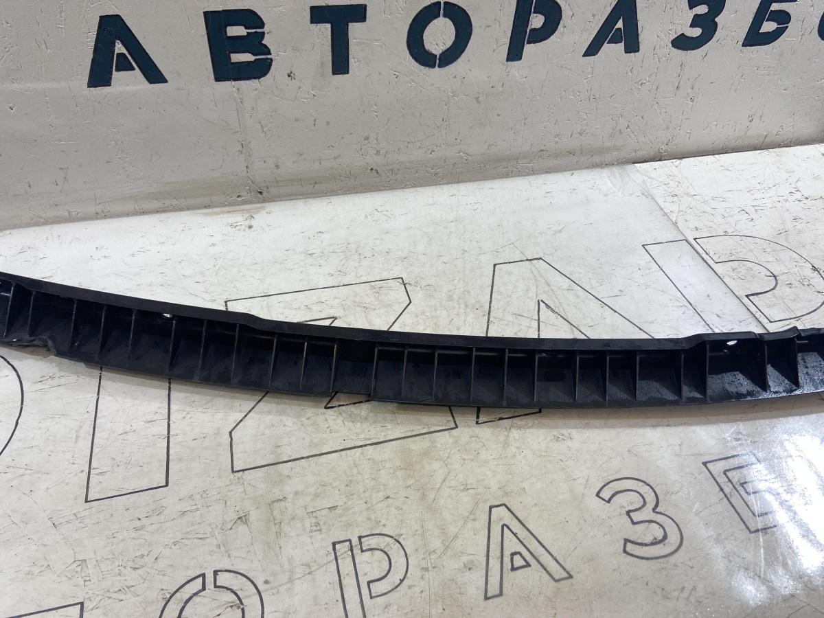 Направляющая заднего бампера 7L6807863B Volkswagen Touareg I