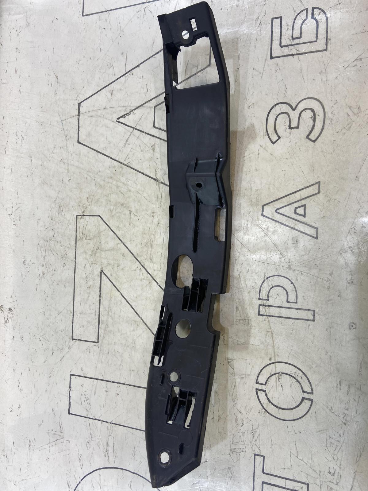 Кронштейн, направляющая переднего бампера левая 7L6807183A Volkswagen Touareg I