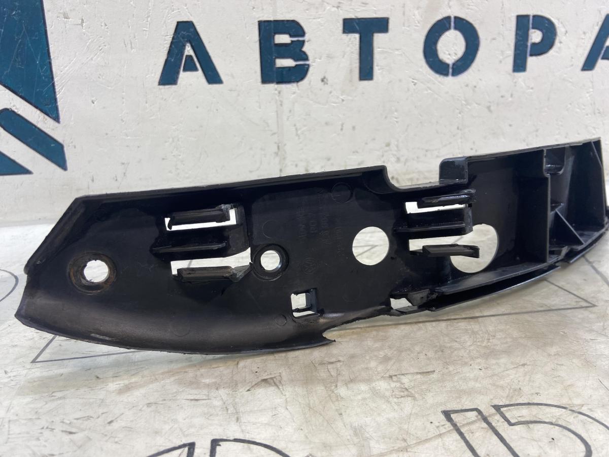 Кронштейн, направляющая переднего бампера левая 7L6807183A Volkswagen Touareg I