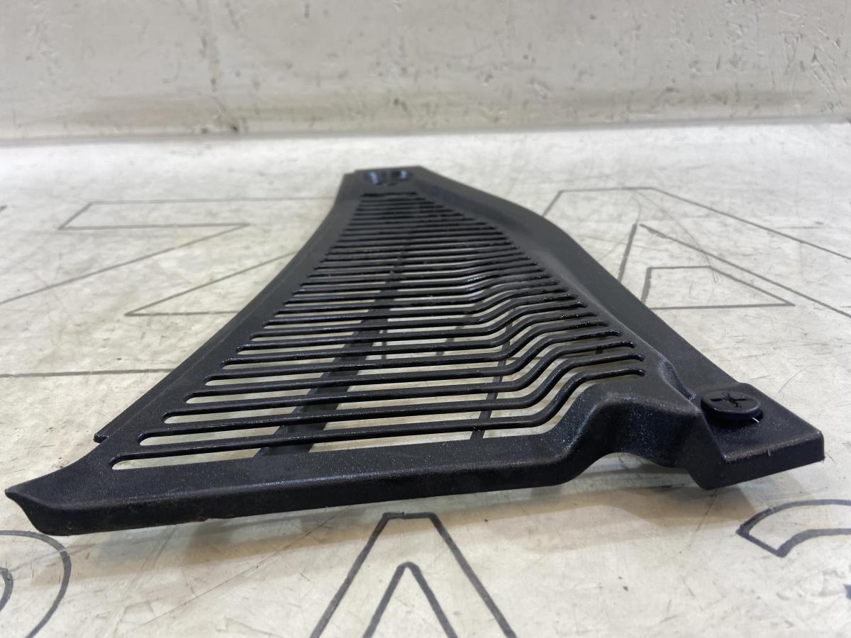 Жабо правое 7L6819729A Volkswagen Touareg I