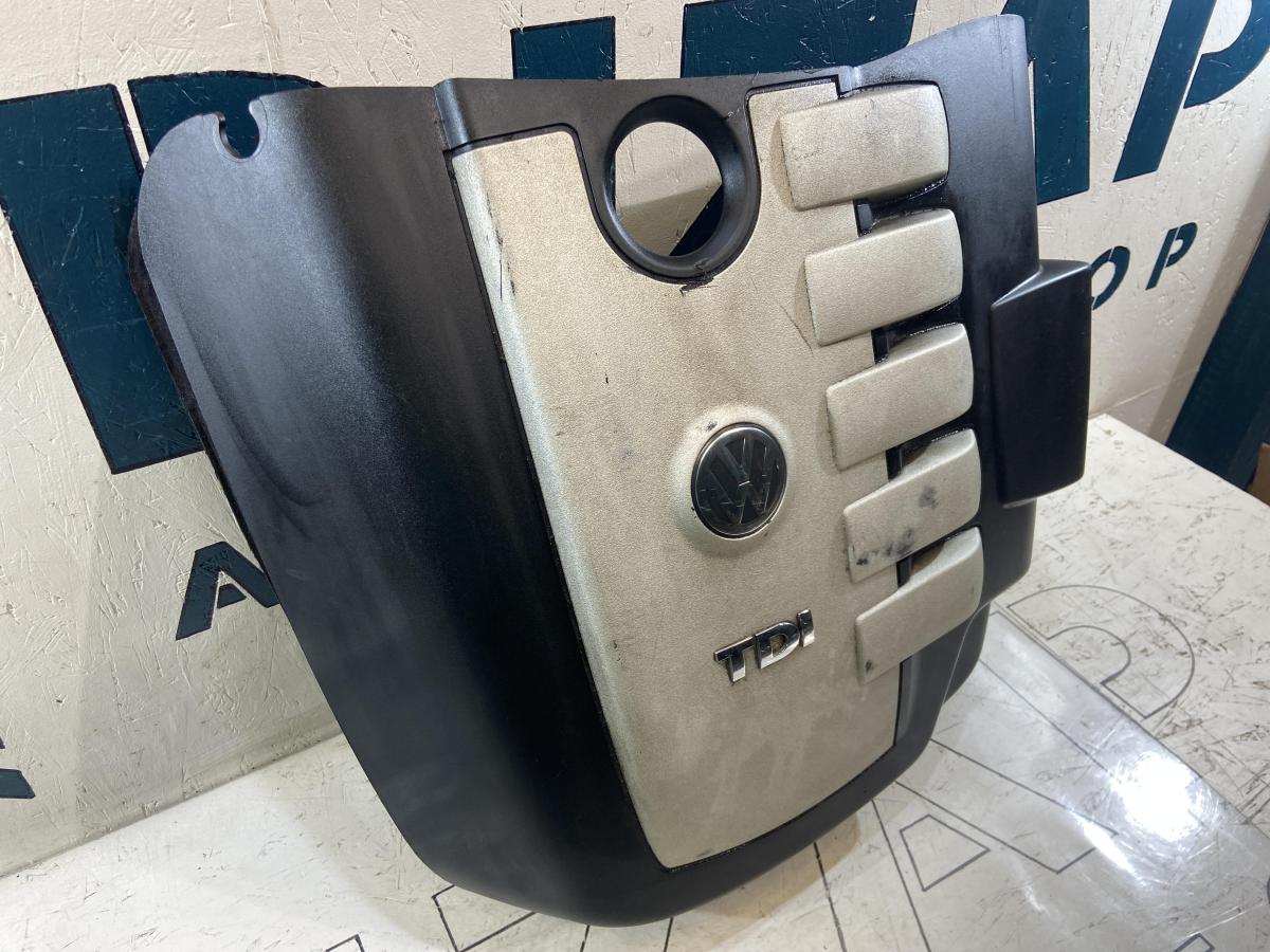 Накладка декоративная на двигатель 070103926A Volkswagen Touareg I