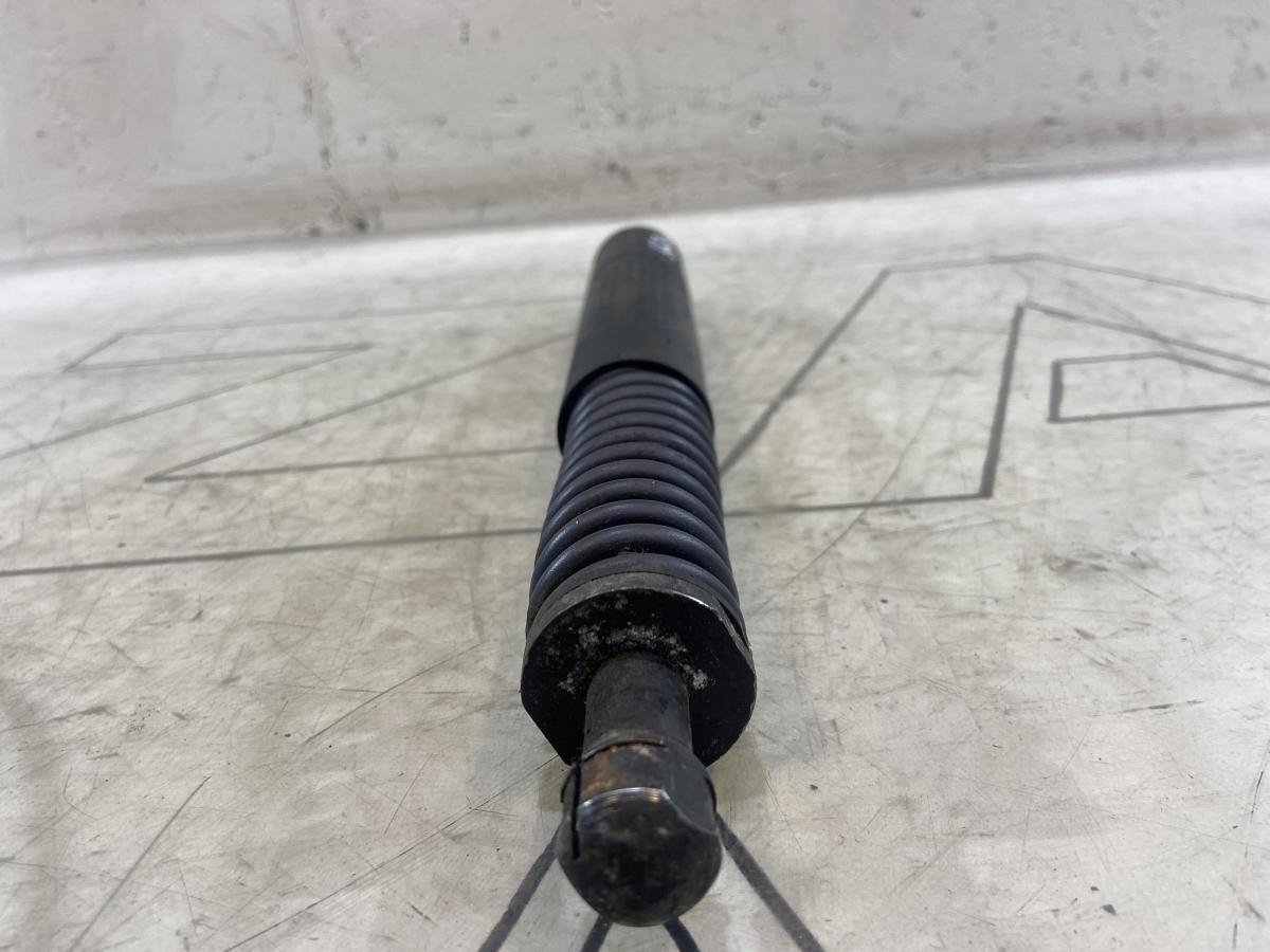 Амортизатор багажника 7L6827550B Volkswagen Touareg I