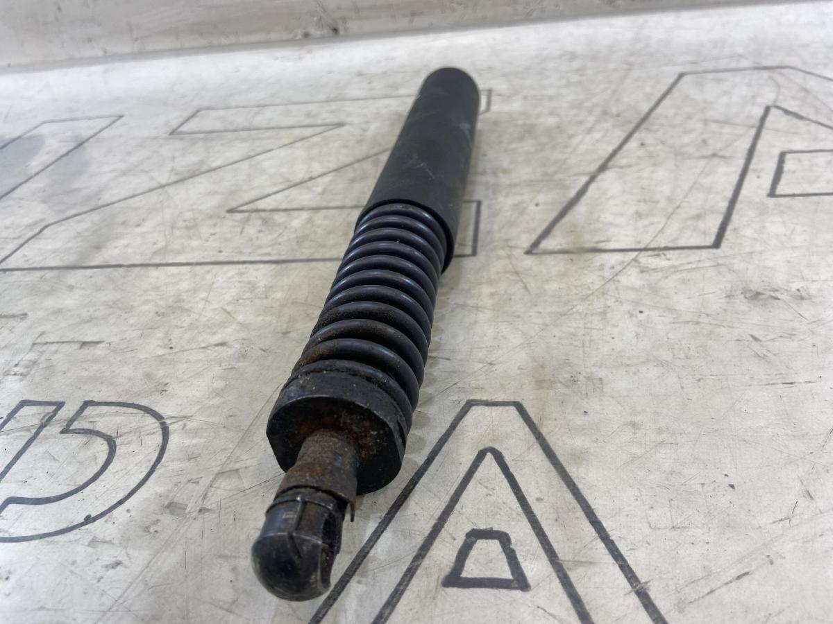 Амортизатор багажника 7L6827550B Volkswagen Touareg I