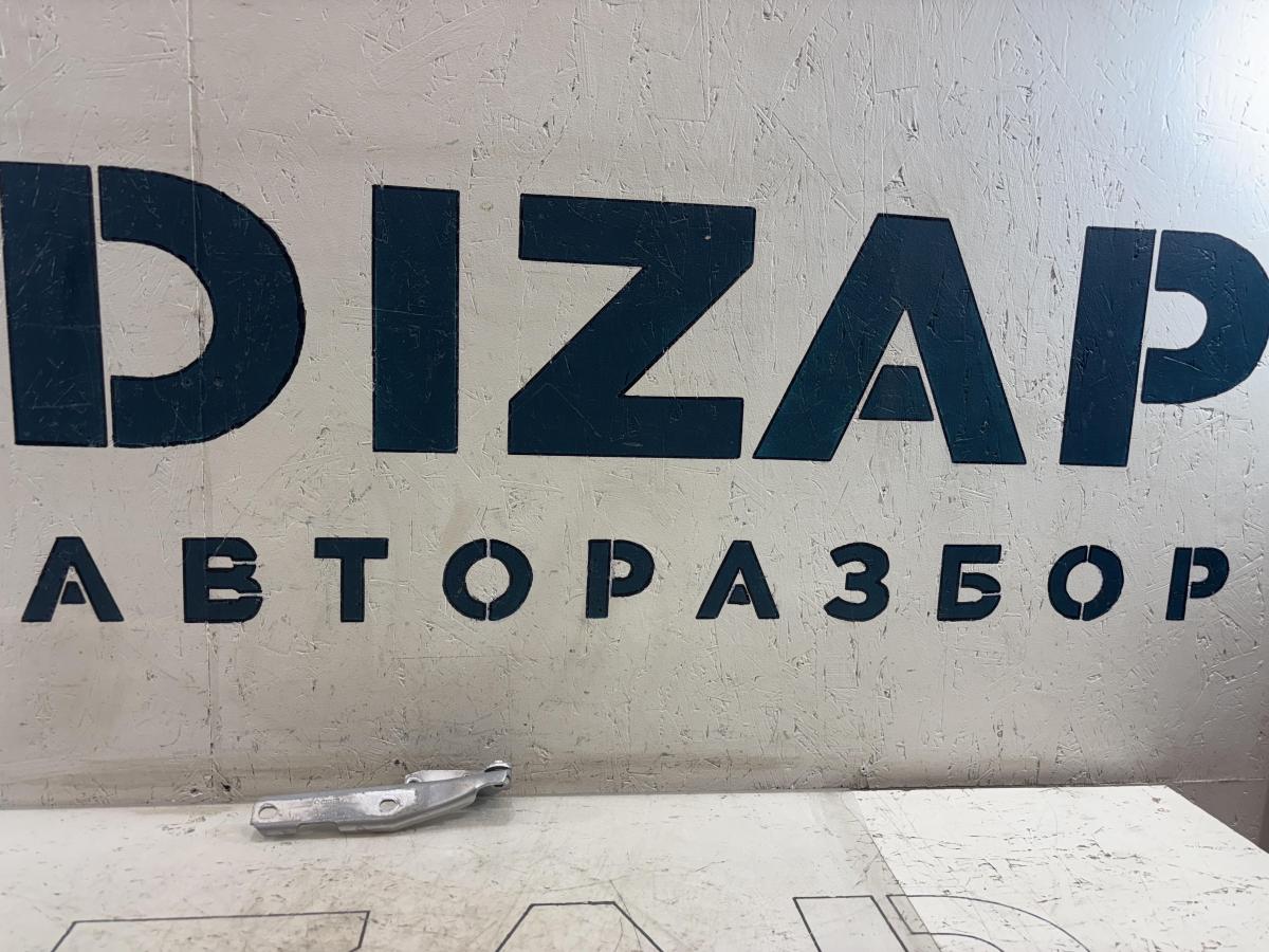 Петля капота правая 4B0823302D Audi A6 C5 / A6 C5 Allroad