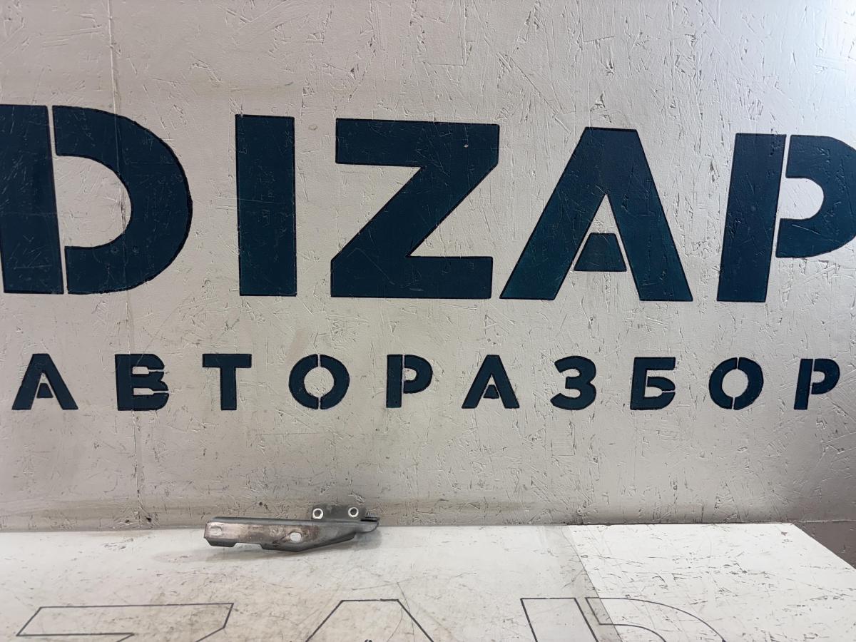 Петля капота правая 4B0823302D Audi A6 C5 / A6 C5 Allroad