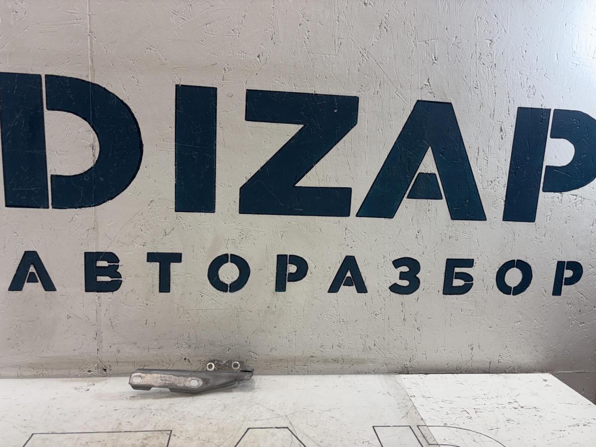 Петля капота правая 4B0823302D Audi A6 C5 / A6 C5 Allroad