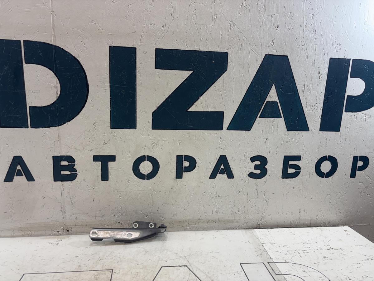 Петля капота правая 4B0823302D Audi A6 C5 / A6 C5 Allroad