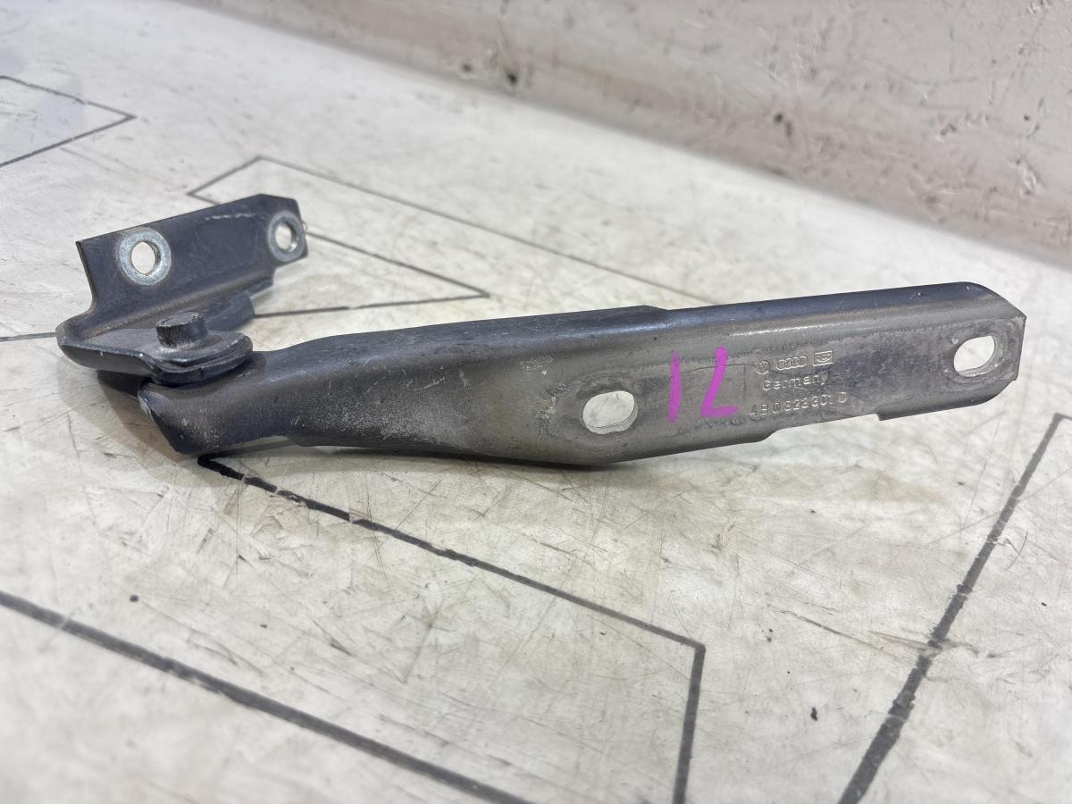 Петля капота левая 4B0823301D Audi A6 C5 / A6 C5 Allroad
