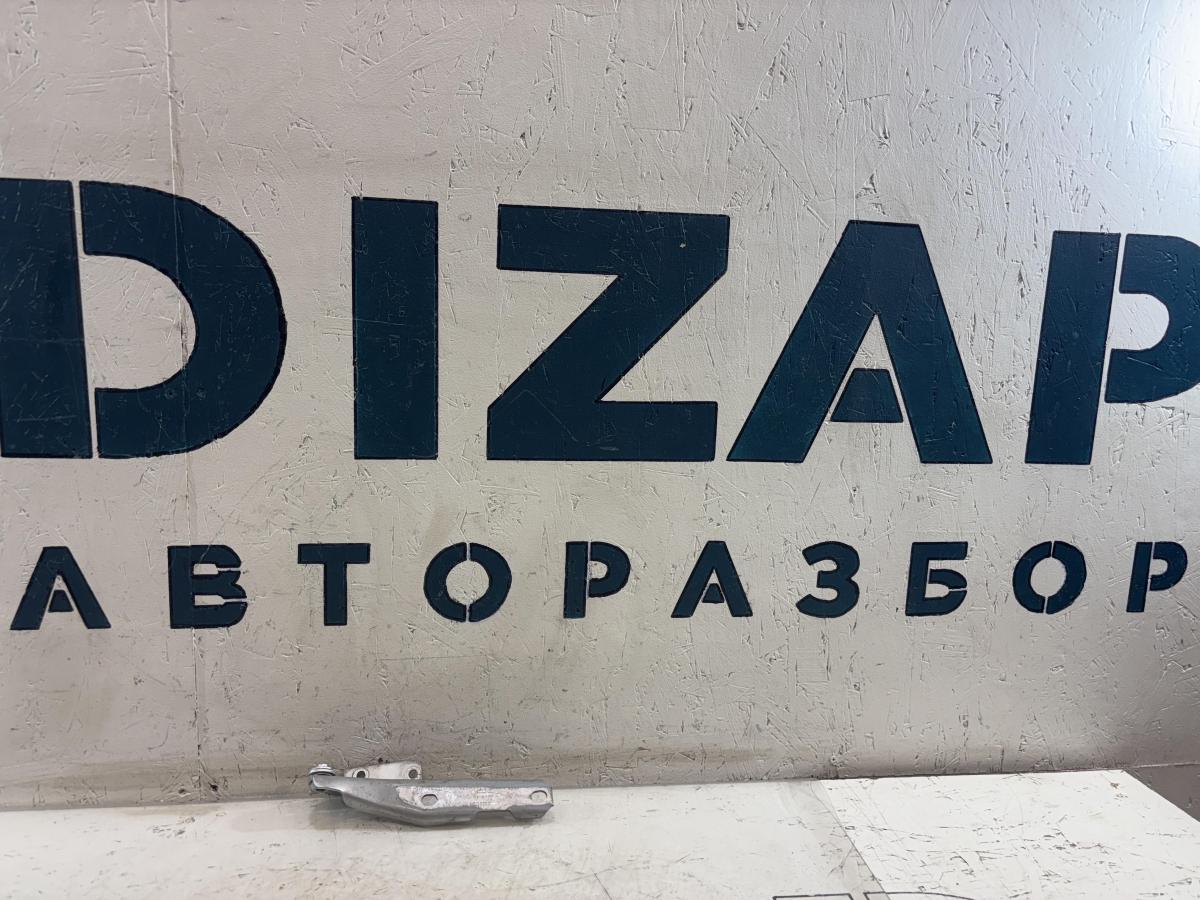 Петля капота левая 4B0823301D Audi A6 C5 / A6 C5 Allroad