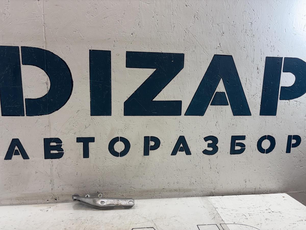 Петля капота левая 4B0823301D Audi A6 C5 / A6 C5 Allroad