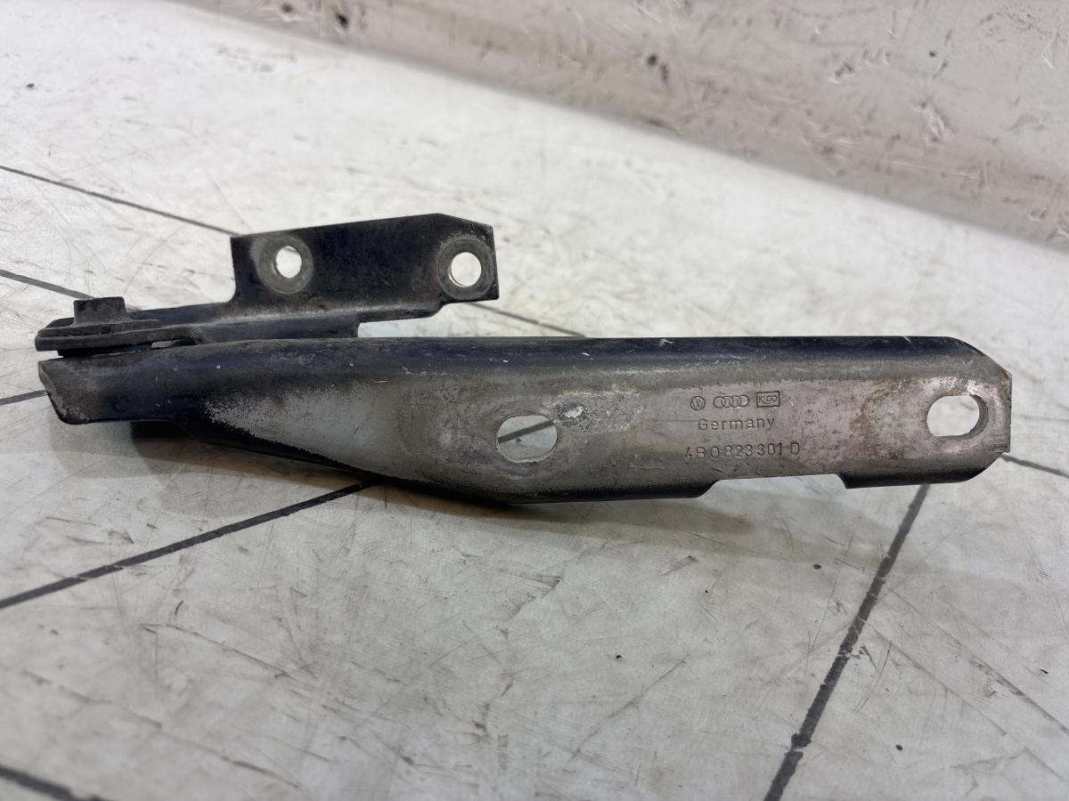 Петля капота левая 4B0823301D Audi A6 C5 / A6 C5 Allroad