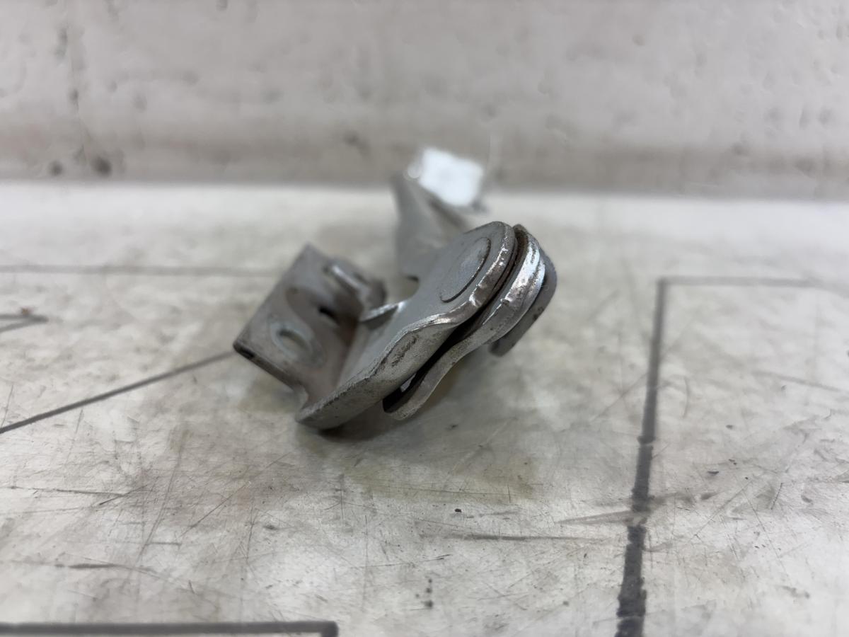 Петля капота левая 8E0823301E Audi A4 B6