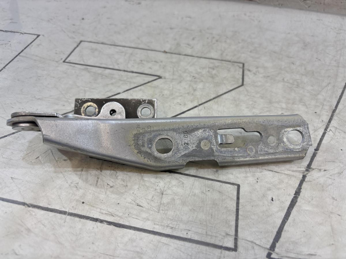 Петля капота левая 8E0823301E Audi A4 B6