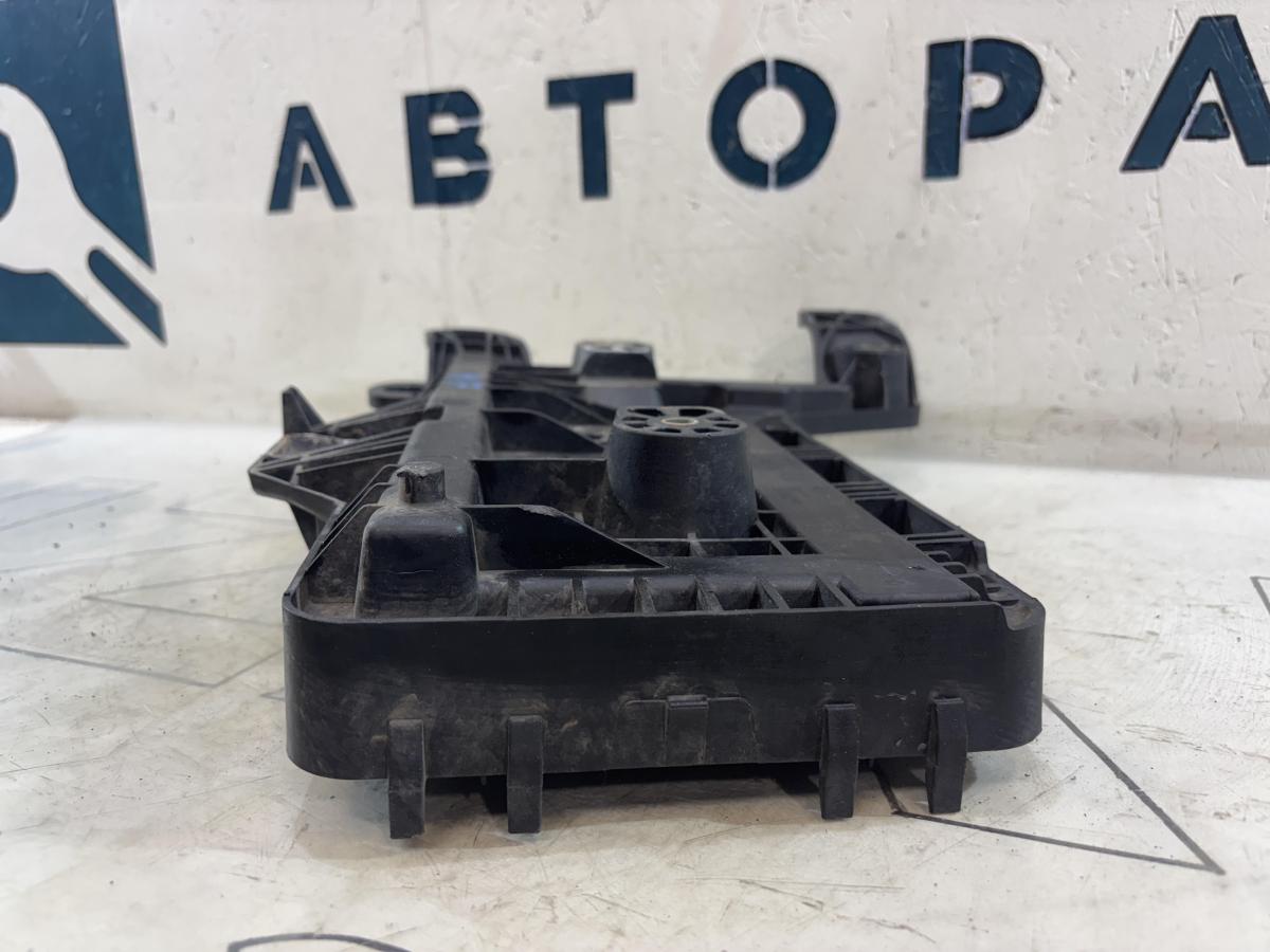 Площадка под АКБ 1K0915333C Volkswagen Jetta MK5