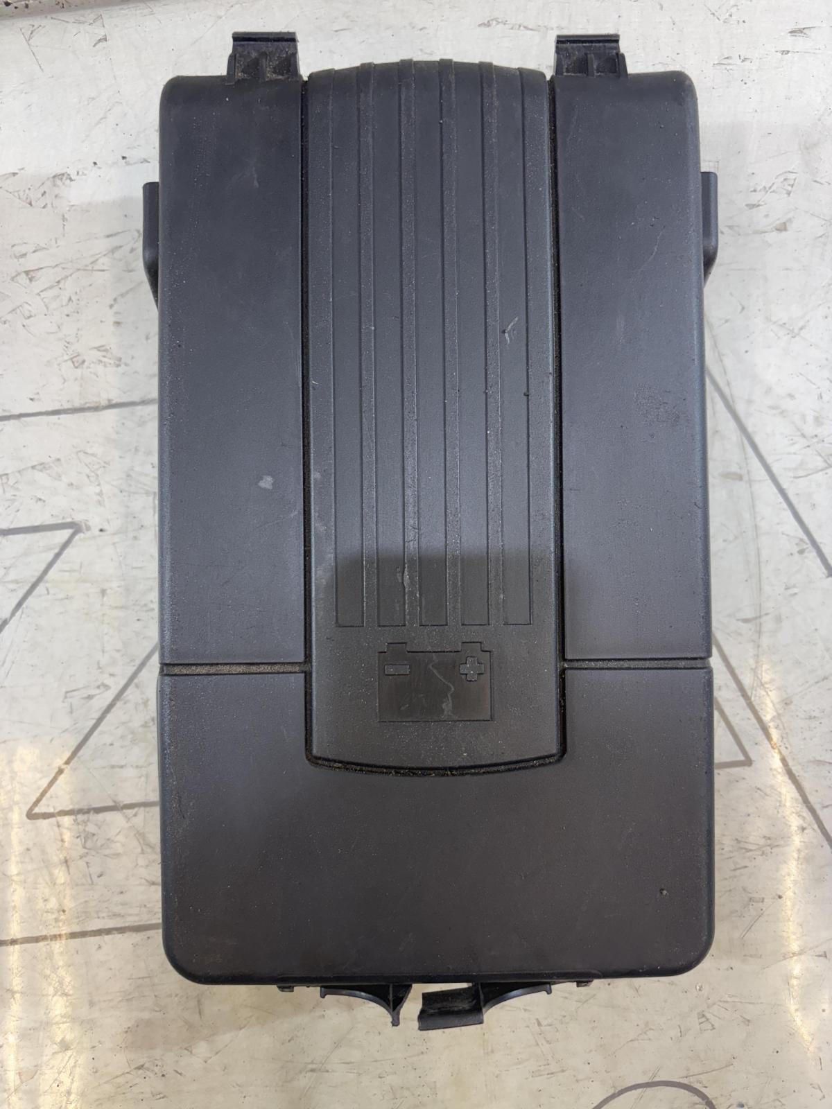 Крышка АКБ 1K0915443A Volkswagen Jetta MK5