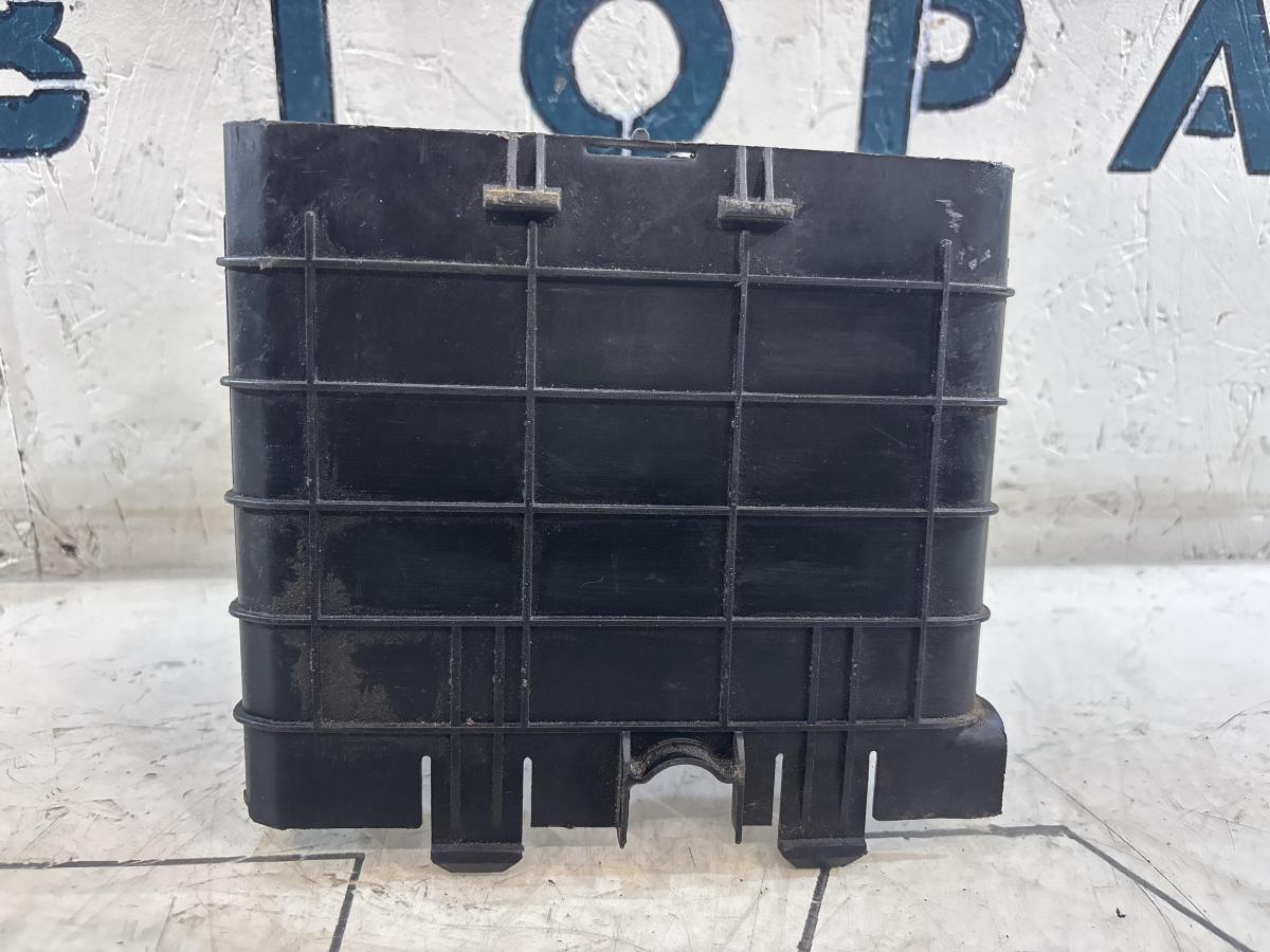 Облицовка АКБ 1K0915335C Volkswagen Jetta MK5