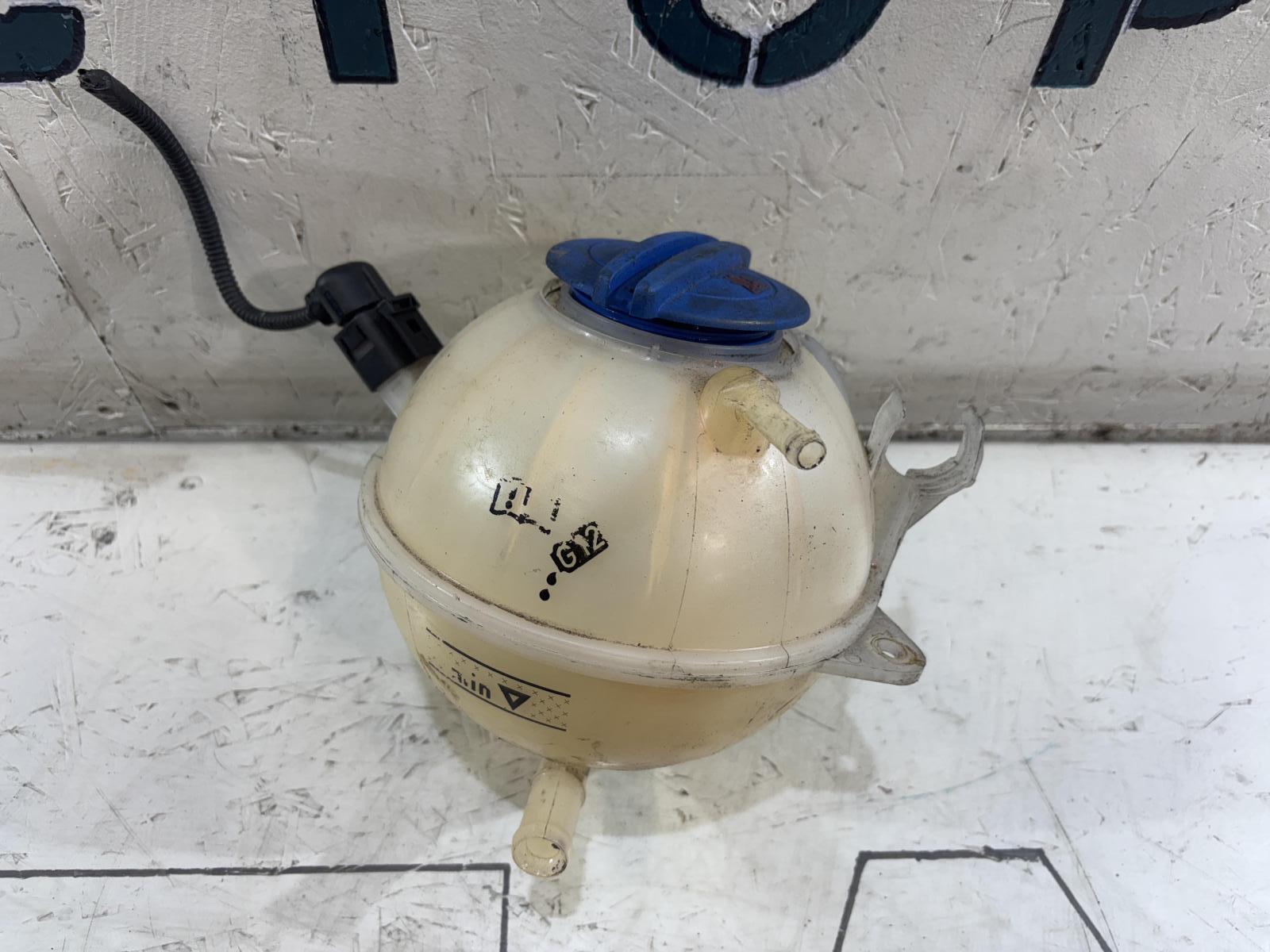 Расширительный бачок 1K0121407A Volkswagen Jetta MK5