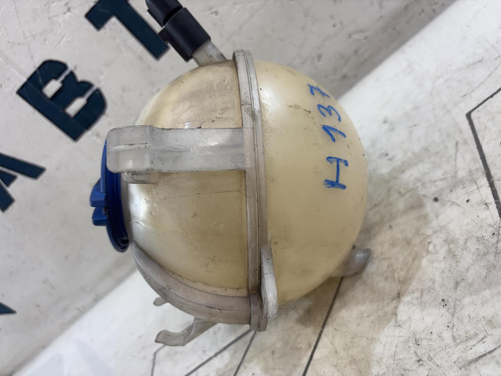 Расширительный бачок 1K0121407A Volkswagen Jetta MK5