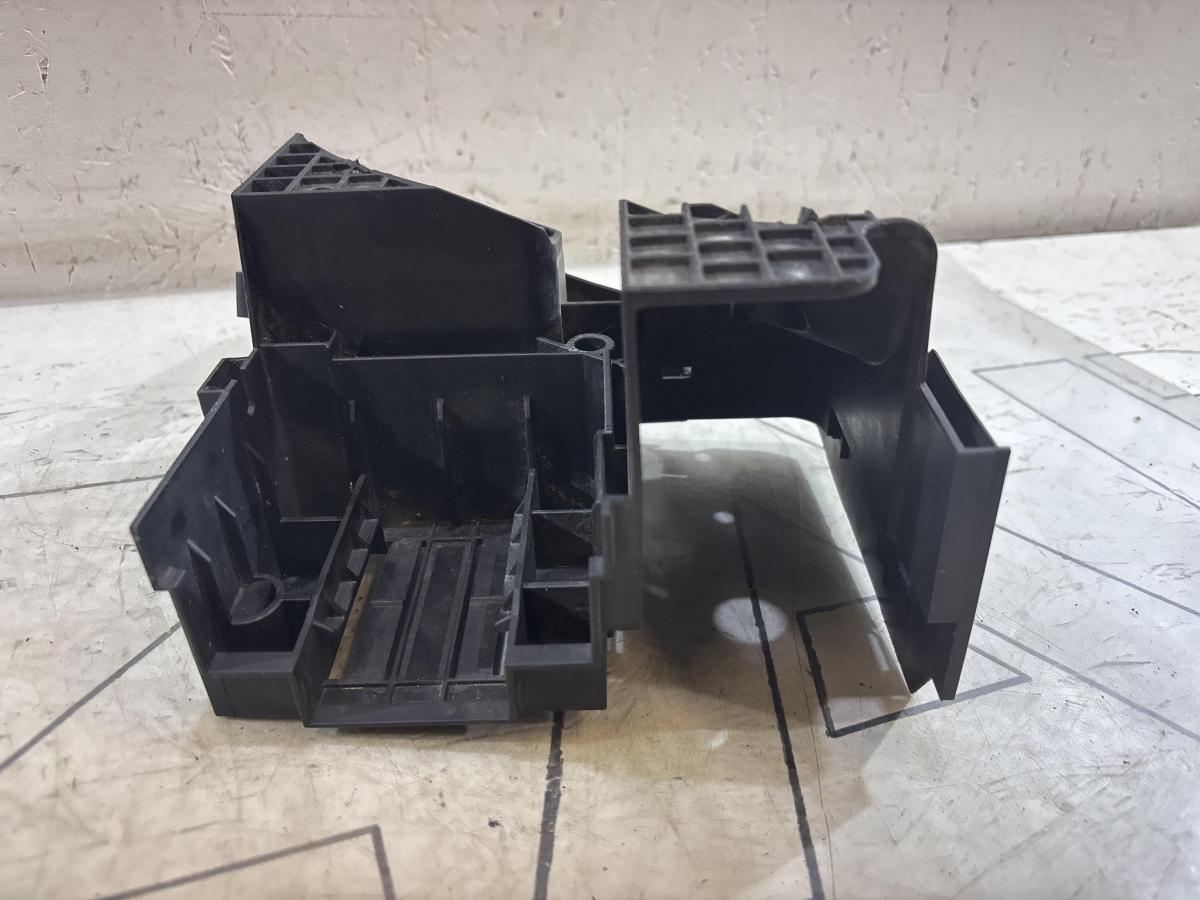 Кроншт. цент. блока электрооб. 1K0907361B Volkswagen Jetta MK5