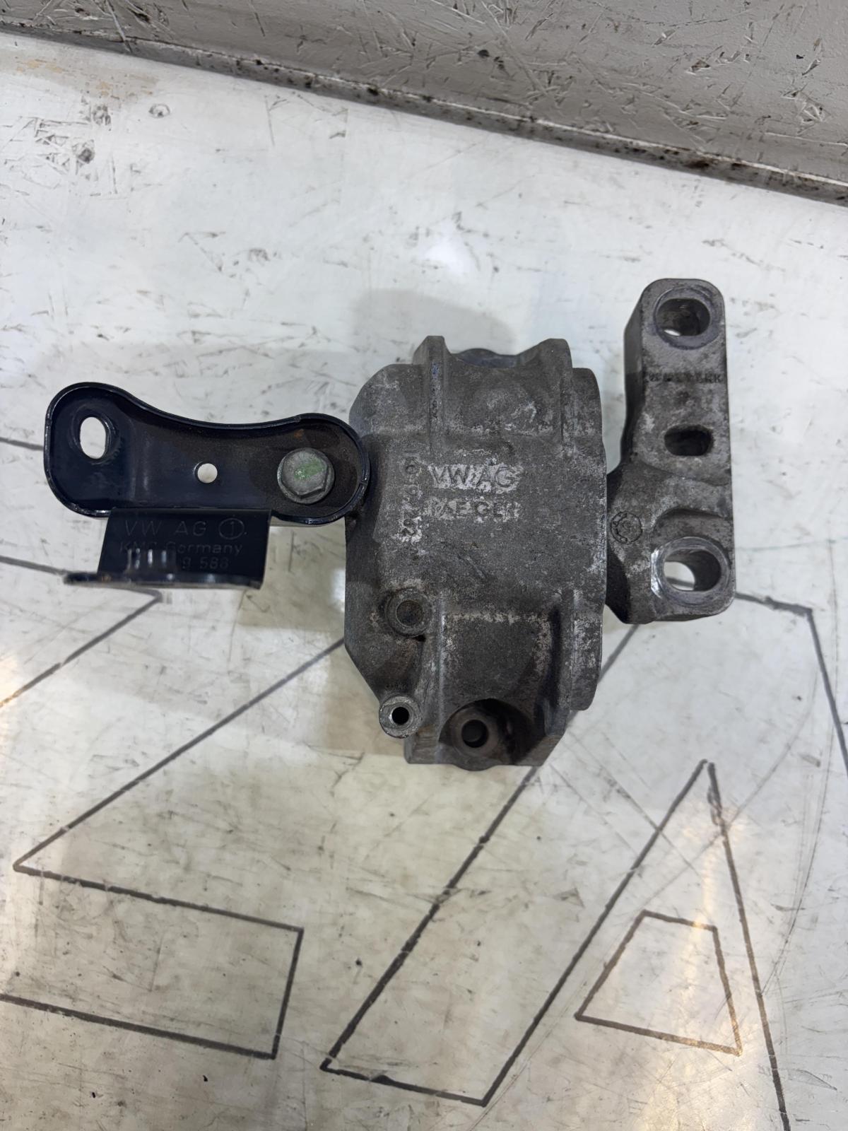 Опора двигателя 1K0199262M Volkswagen Jetta MK5